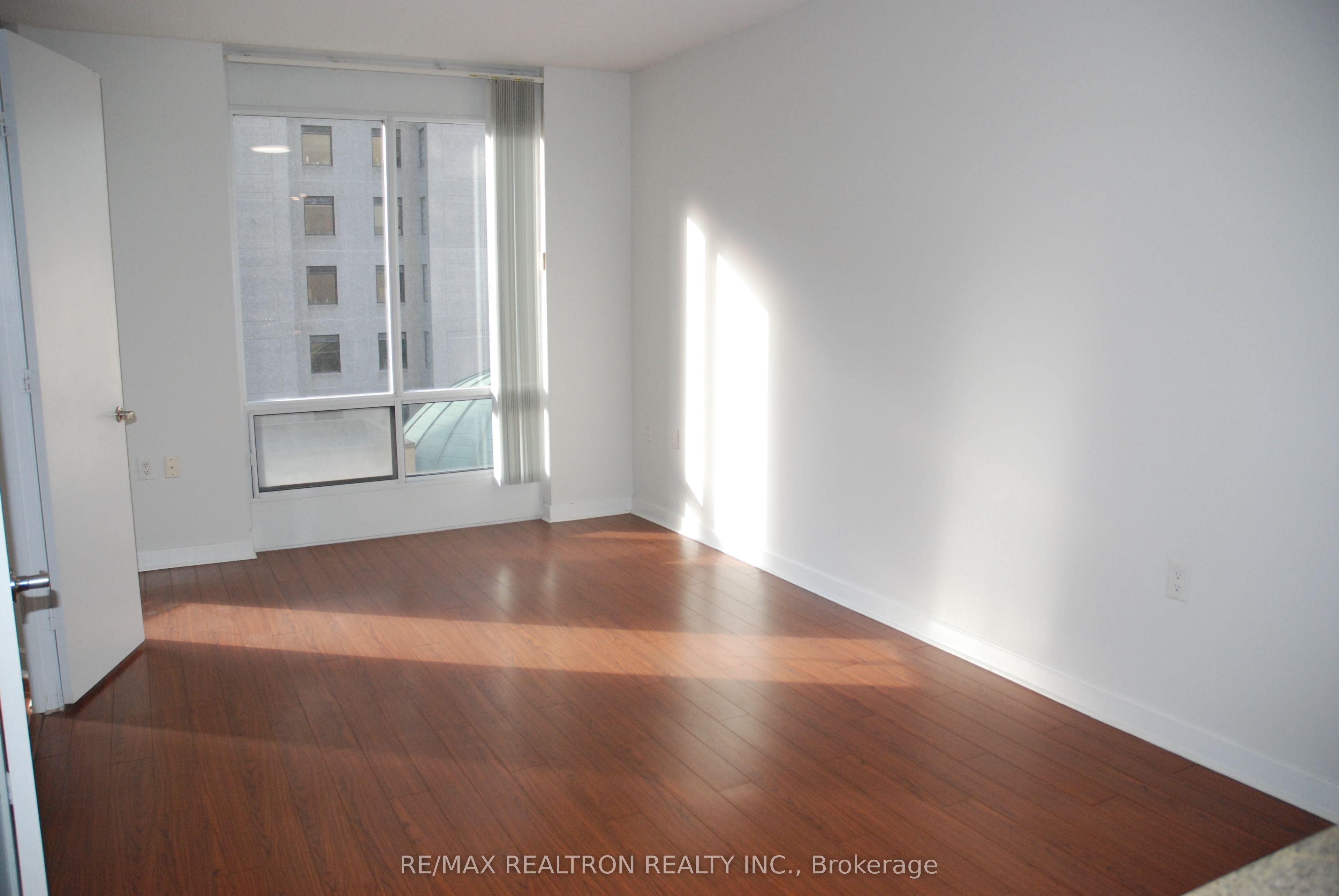 85 Bloor Street E 913, Toronto, ON M4W 3Y1 photo 4