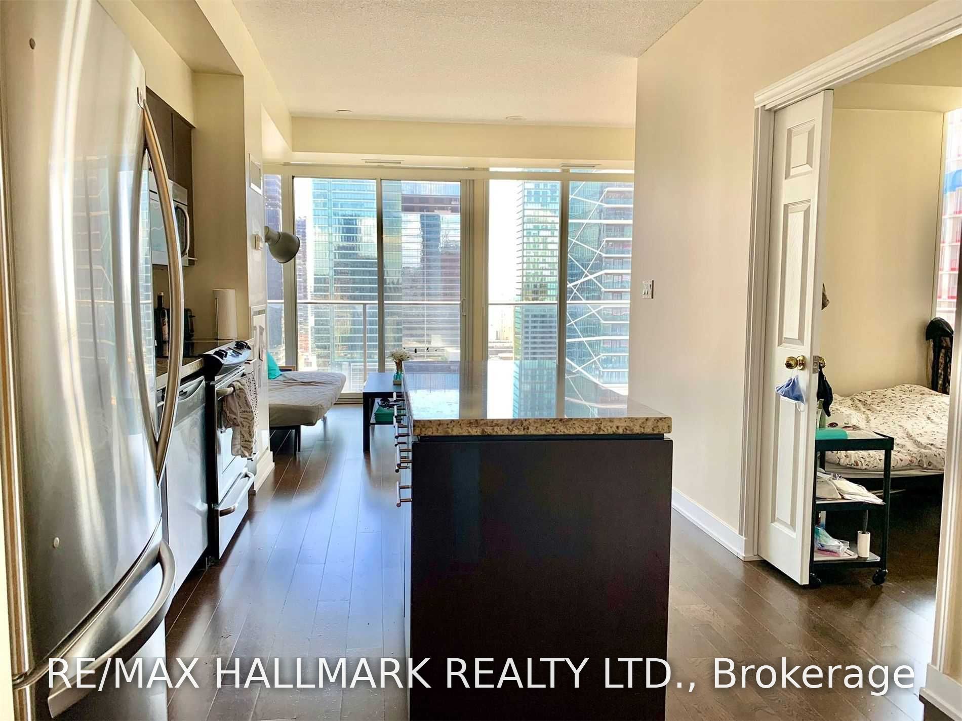 126 Simcoe Street 2703, Toronto, ON M5H 4E6 photo 3