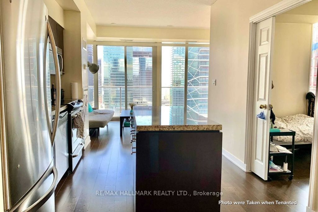 126 Simcoe Street 2703, Toronto, ON M5H 4E6 photo 4