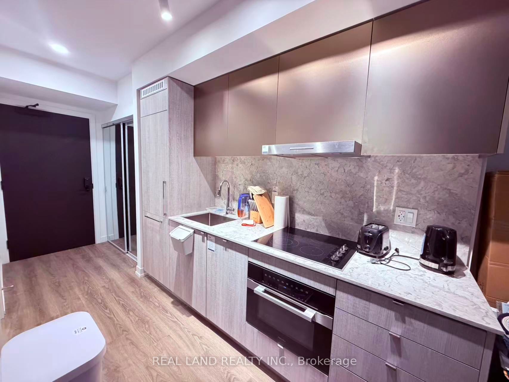 771 Yonge Street 609, Toronto, ON M4W 0B8