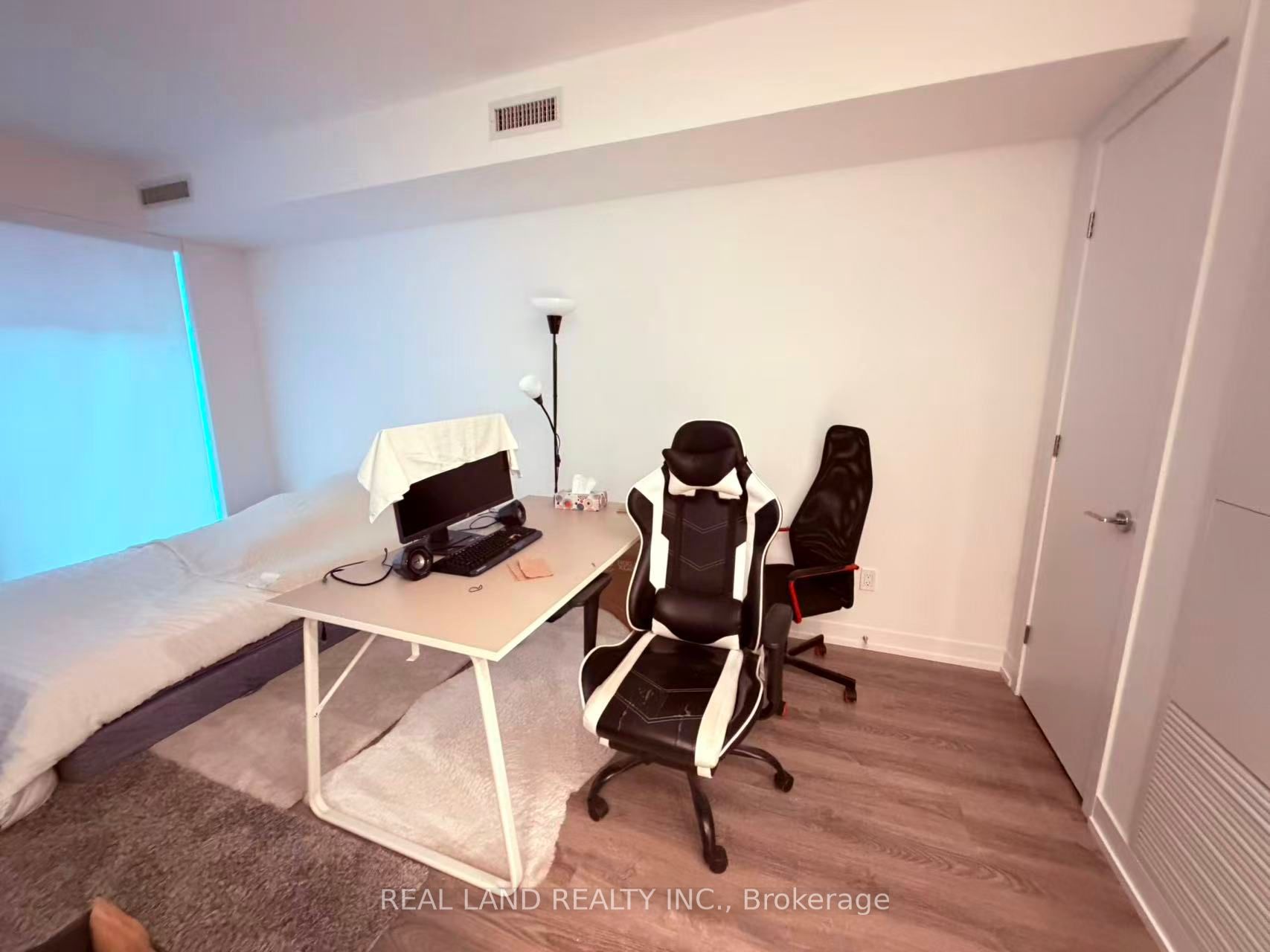 771 Yonge Street 609, Toronto, ON M4W 0B8 photo 4