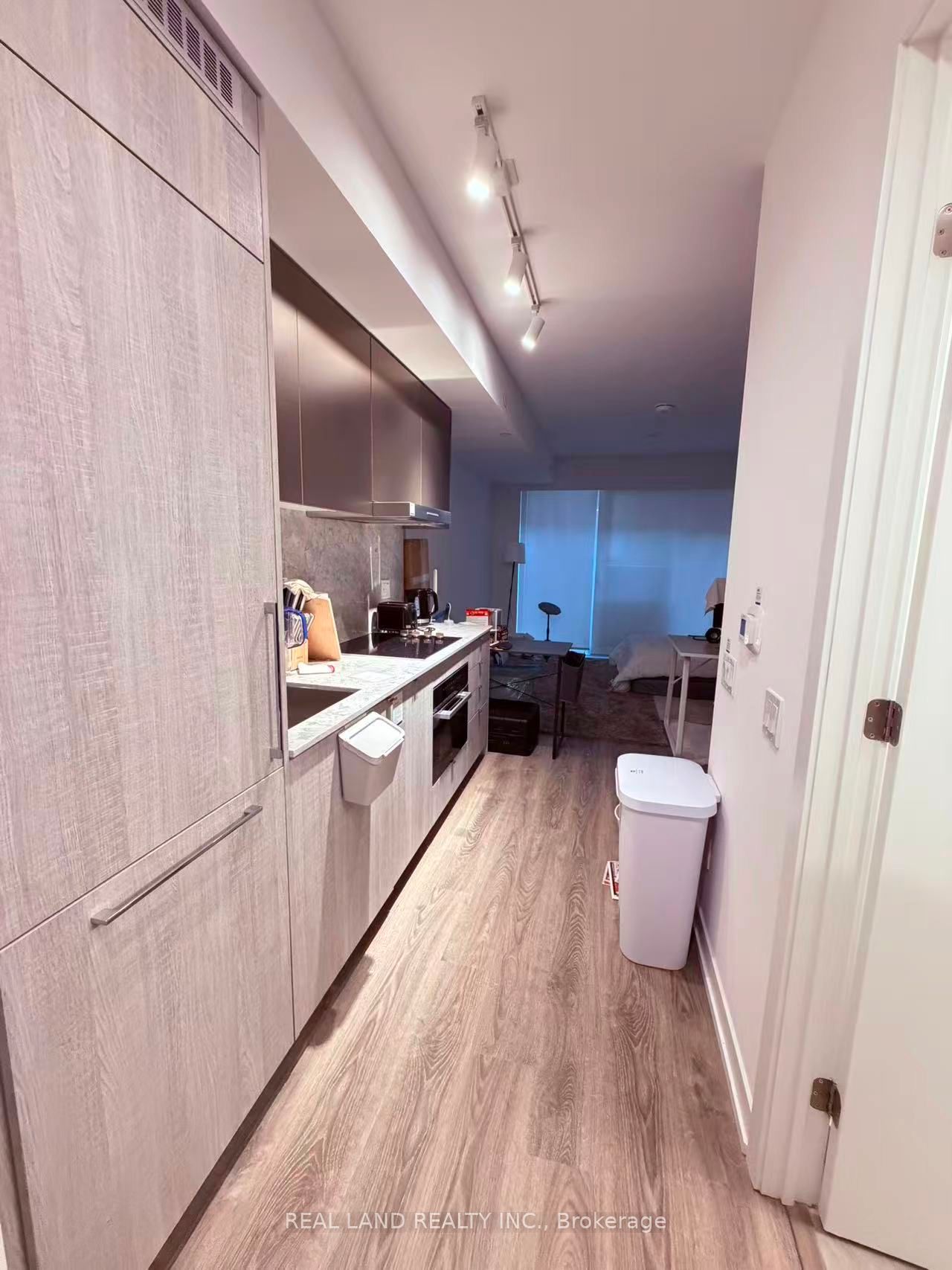 771 Yonge Street 609, Toronto, ON M4W 0B8 photo 5