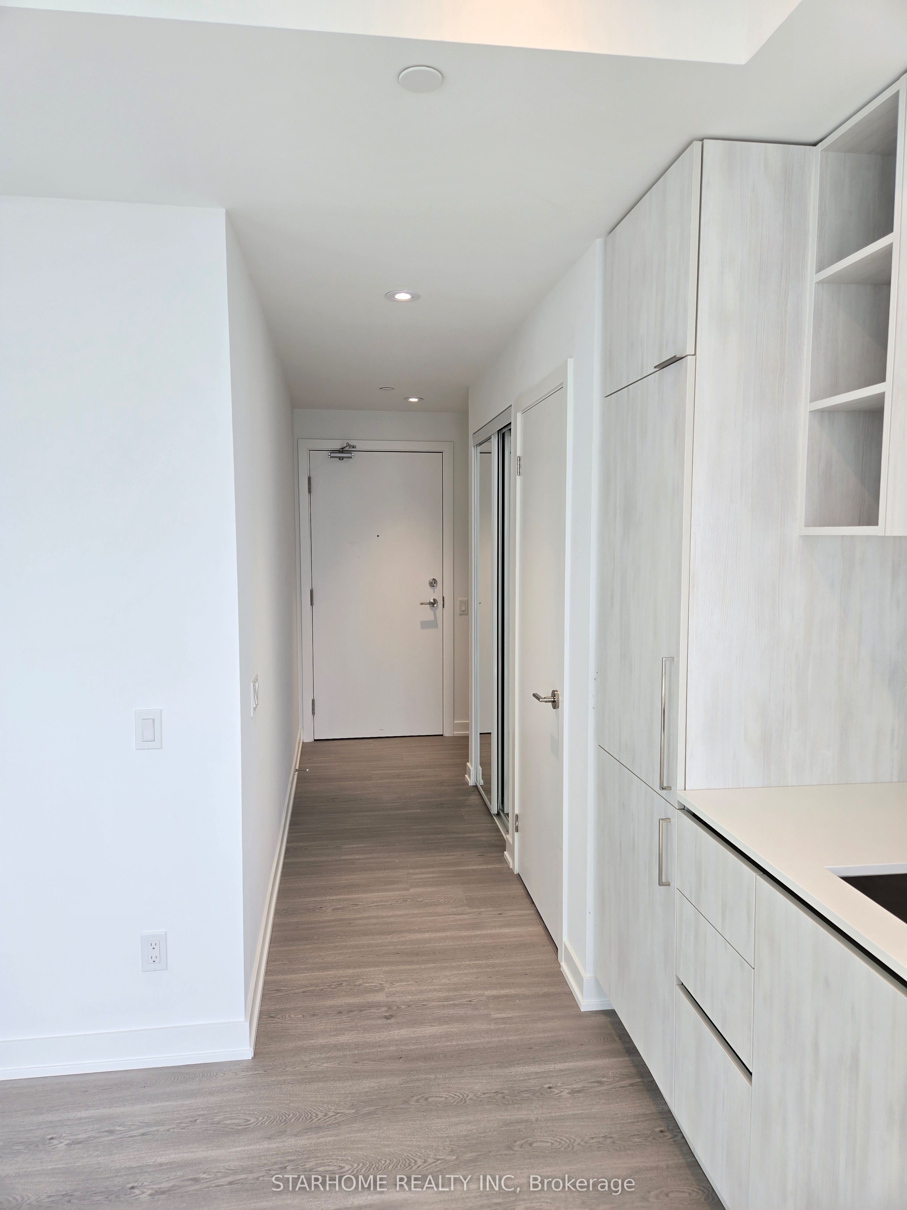 8 Wellesley Street W 4615, Toronto, ON M4Y 0J5 photo 4