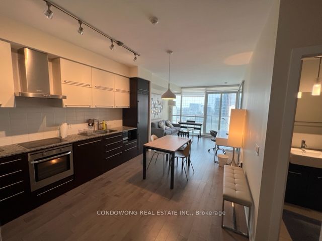 770 Bay Street 1803, Toronto, ON M5G 0A6