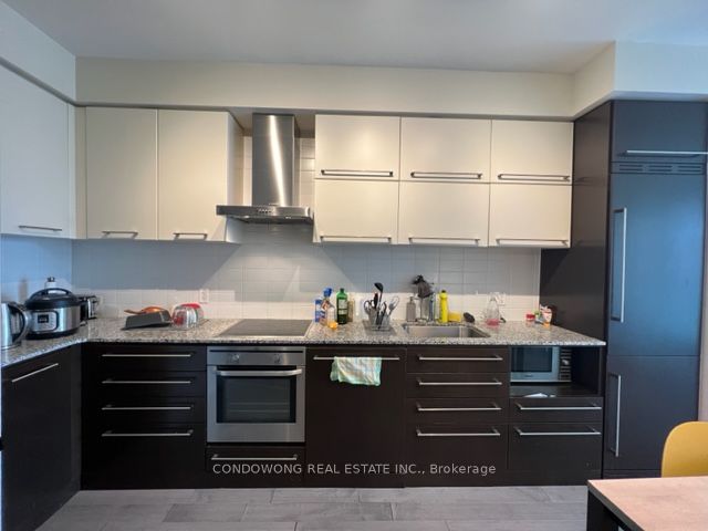 770 Bay Street 1803, Toronto, ON M5G 0A6 photo 2