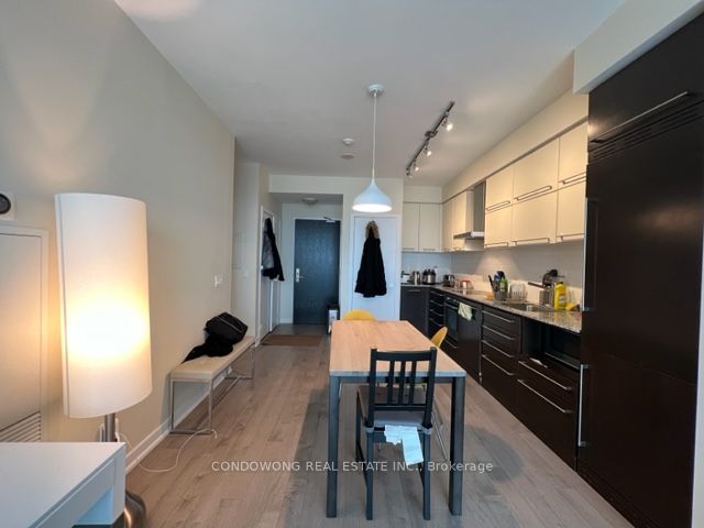 770 Bay Street 1803, Toronto, ON M5G 0A6 photo 4
