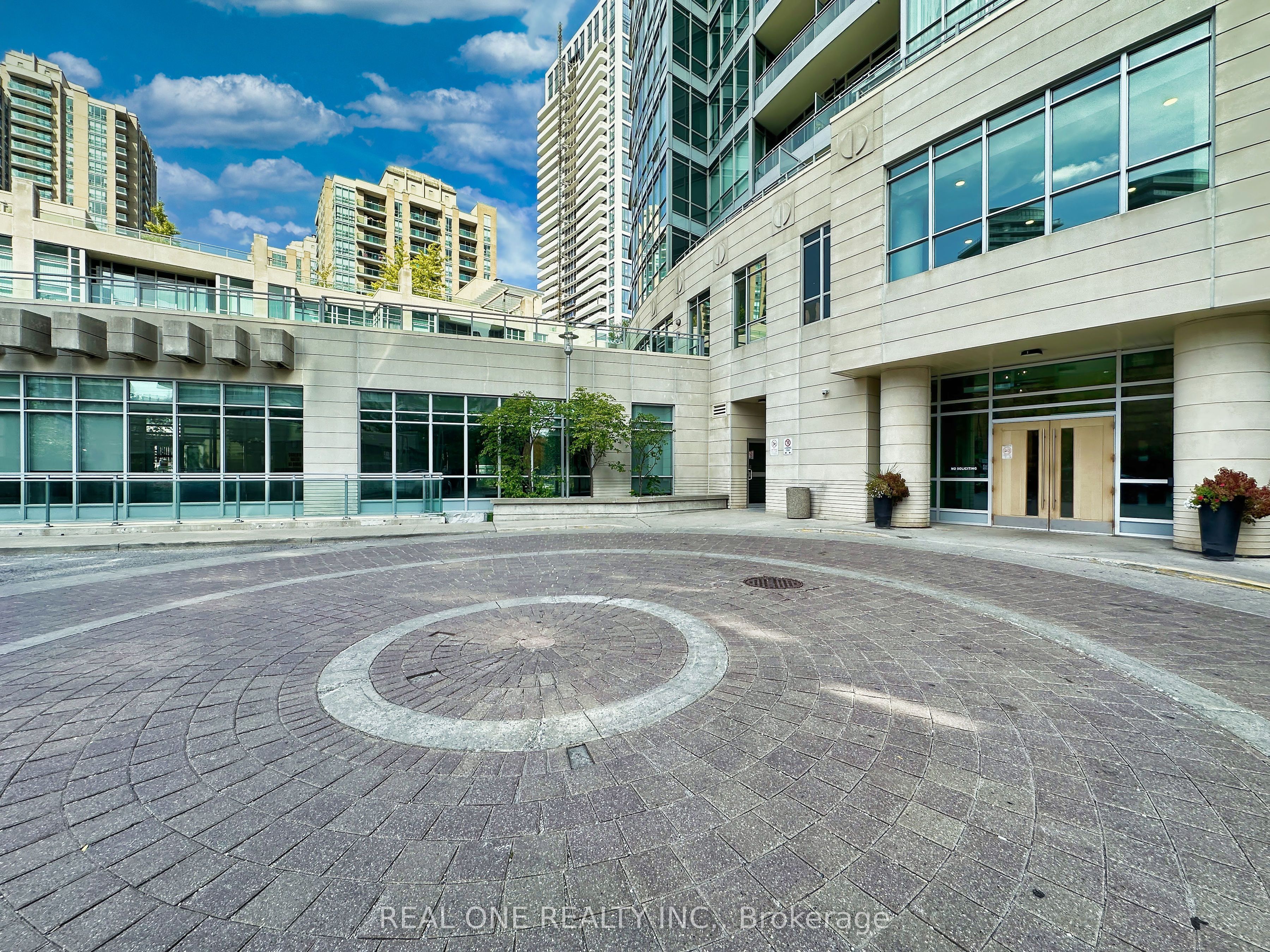 18 Holmes Avenue 2205, Toronto, ON M2N 0E1 photo 5