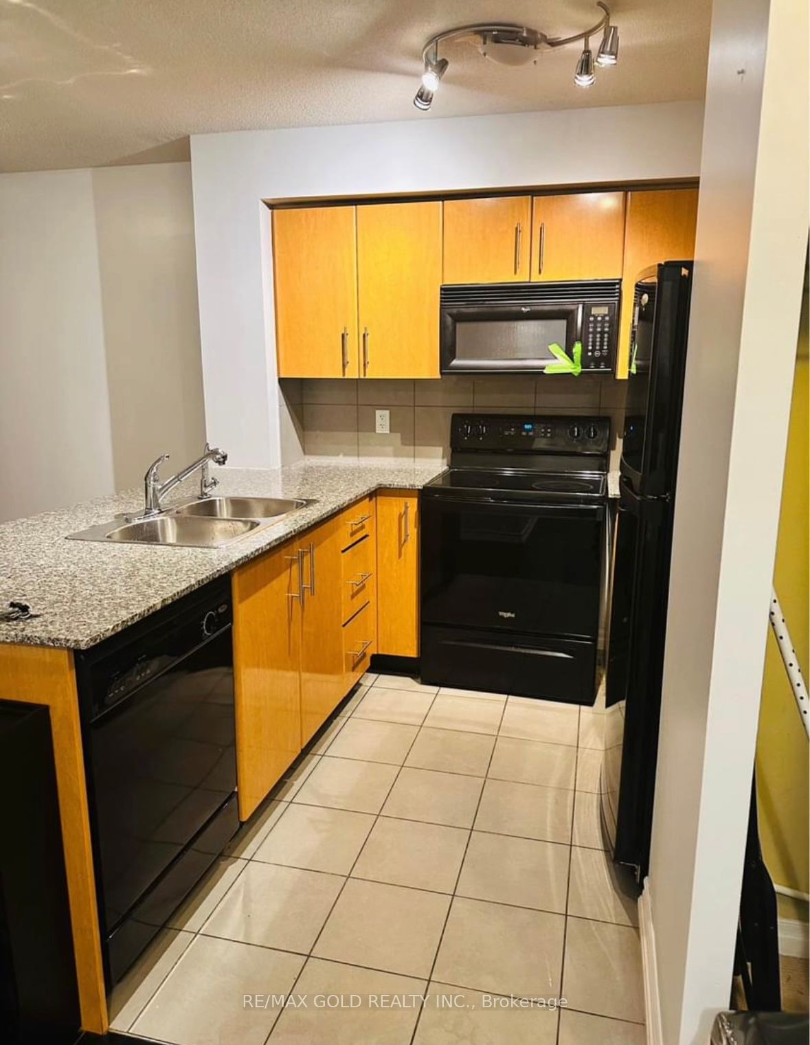 16 Yonge Street 1808, Toronto, ON M5E 2A1 photo 5