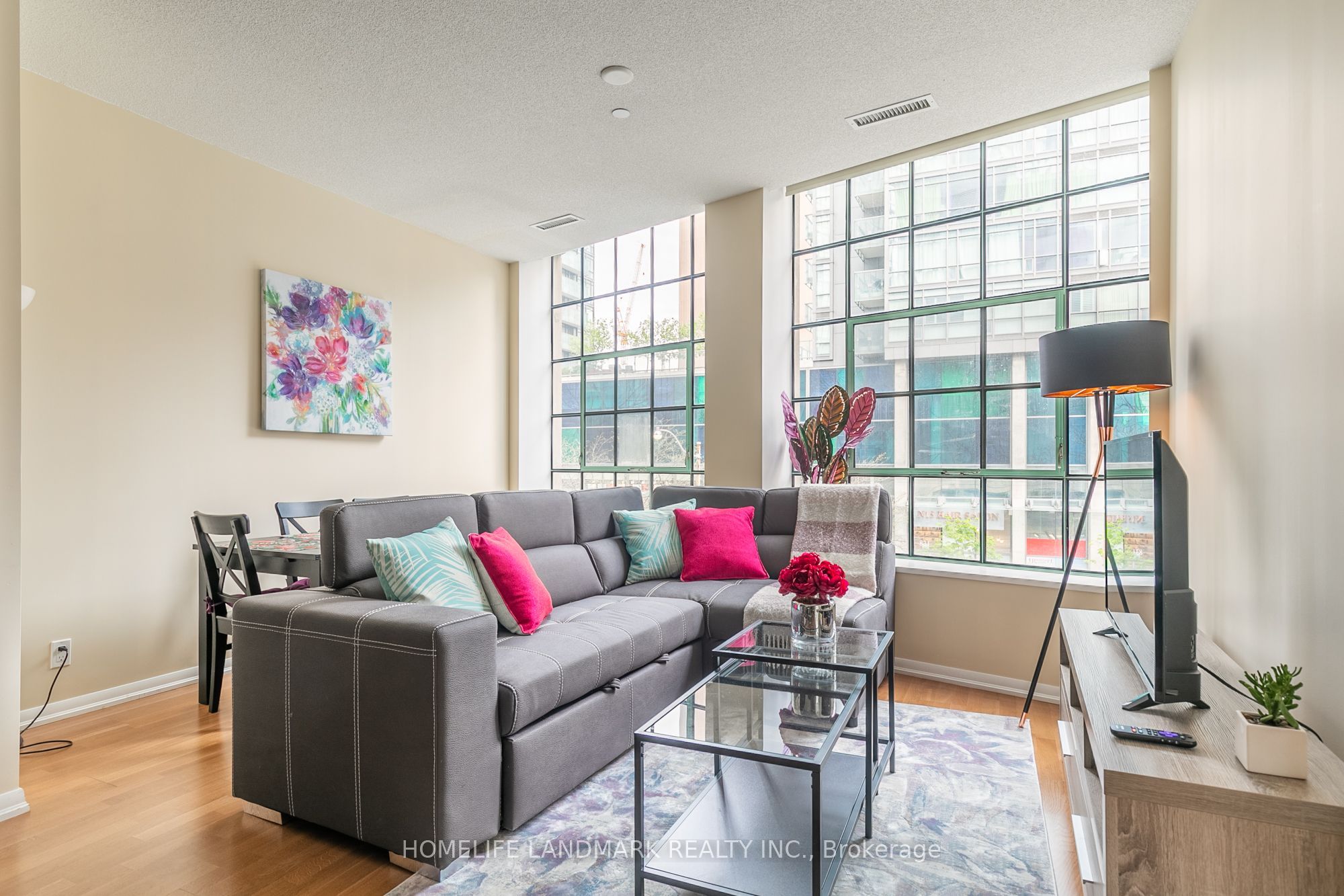 832 Bay Street 204, Toronto, ON M5S 1Z6 photo 2