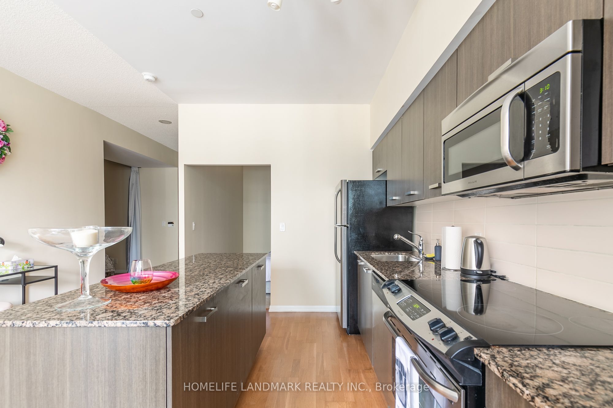832 Bay Street 204, Toronto, ON M5S 1Z6 photo 3