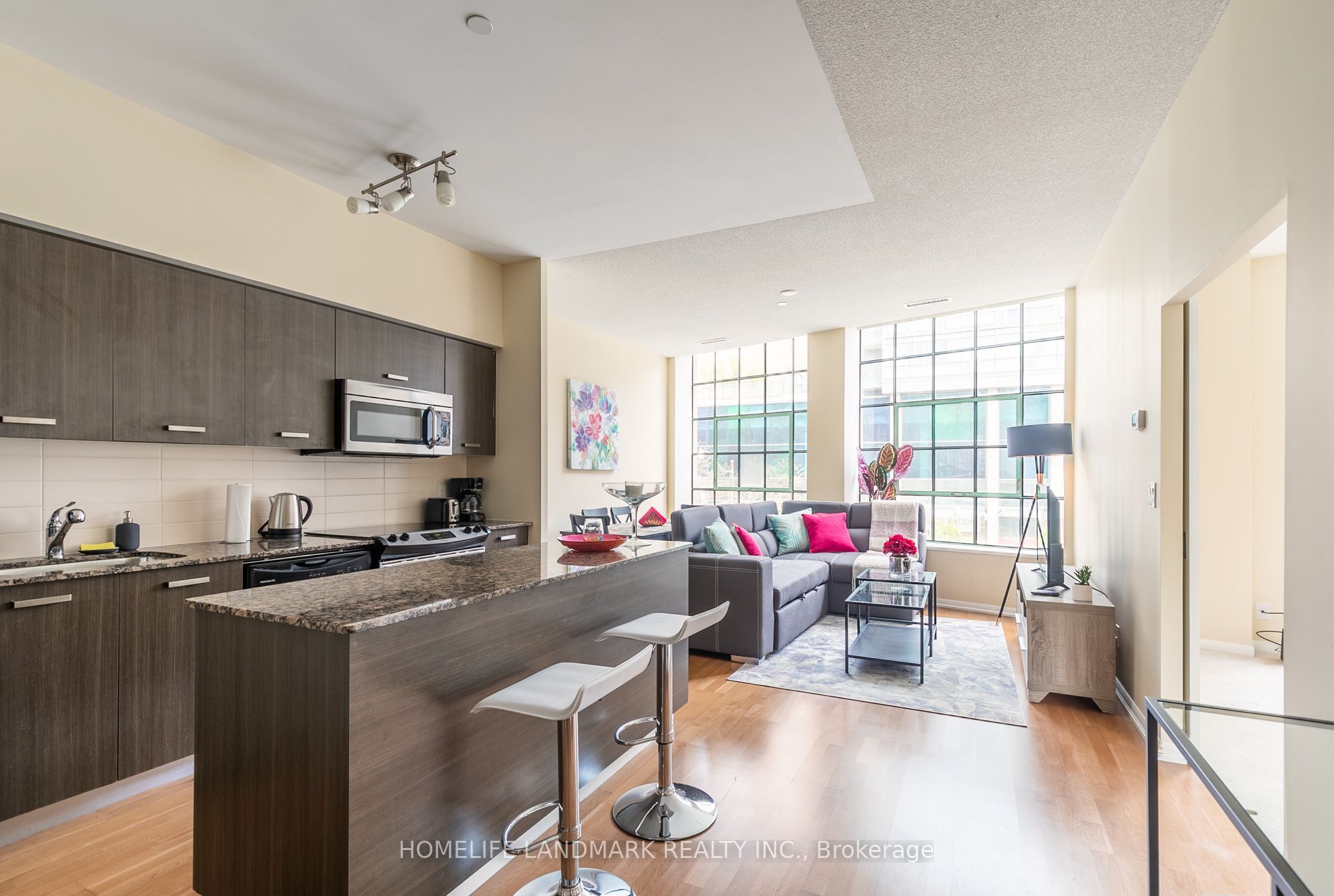 832 Bay Street 204, Toronto, ON M5S 1Z6 photo 4