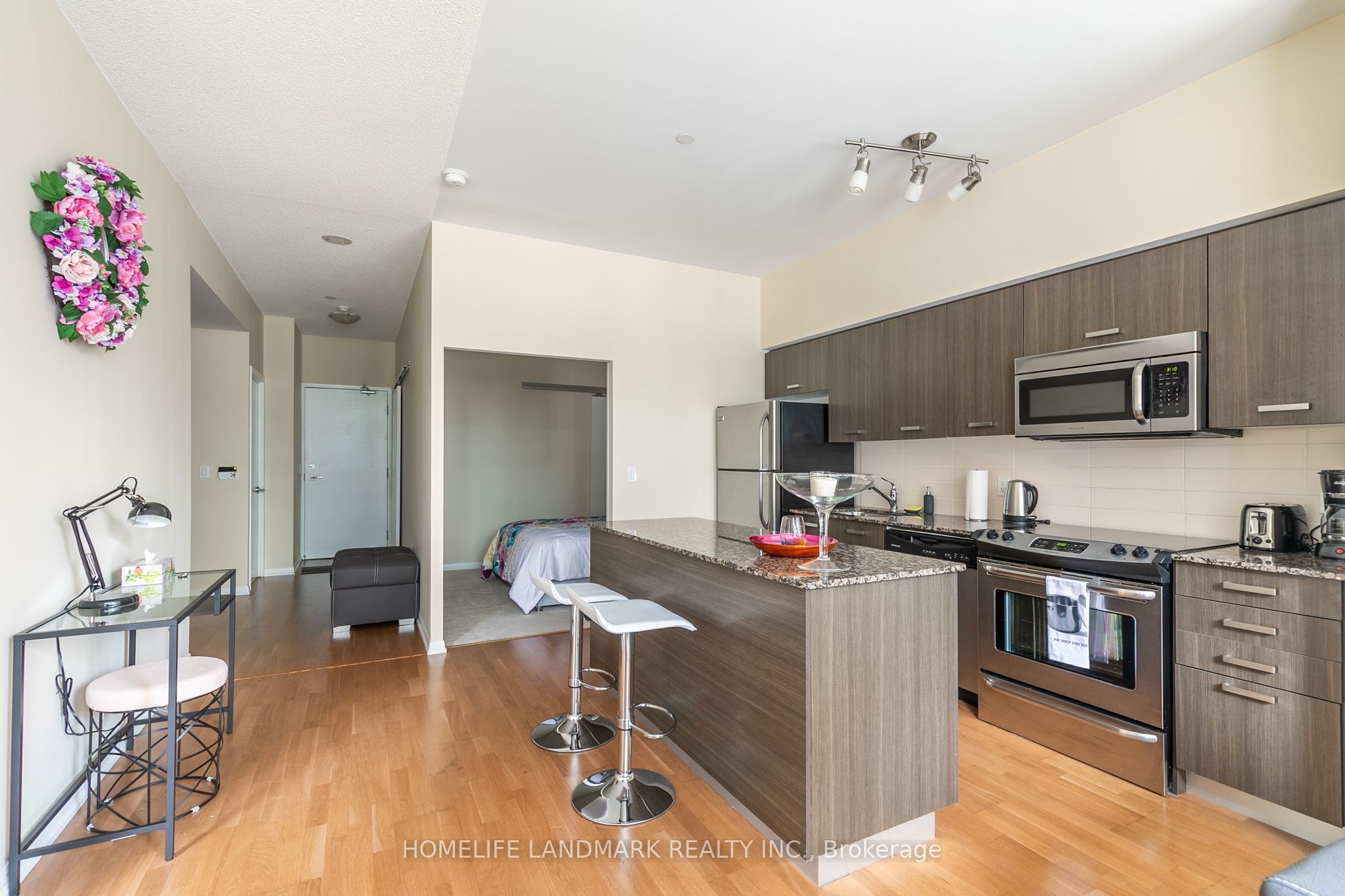 832 Bay Street 204, Toronto, ON M5S 1Z6 photo 5