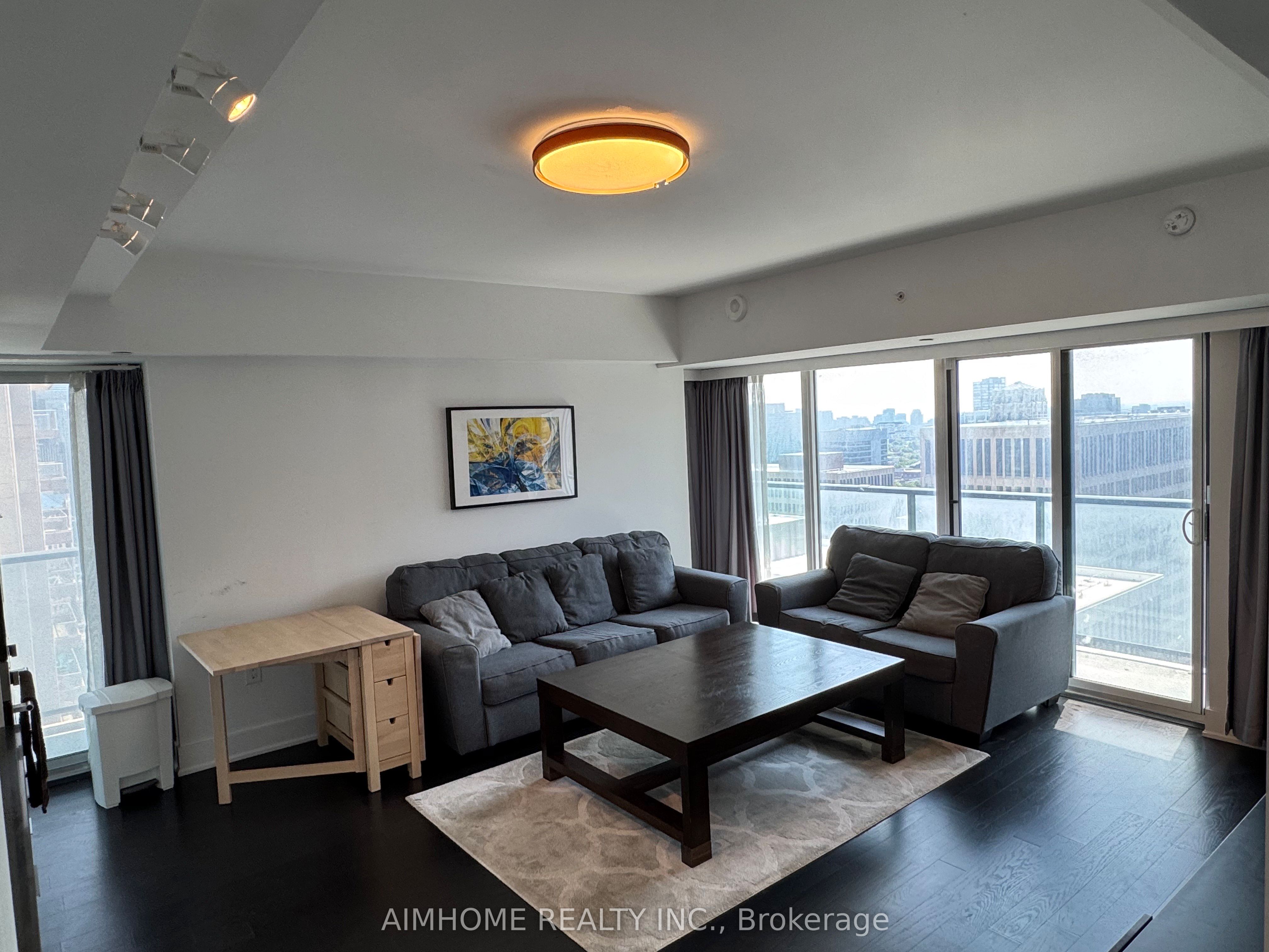 955 Bay Street 2107, Toronto, ON M5S 2A2 photo 2