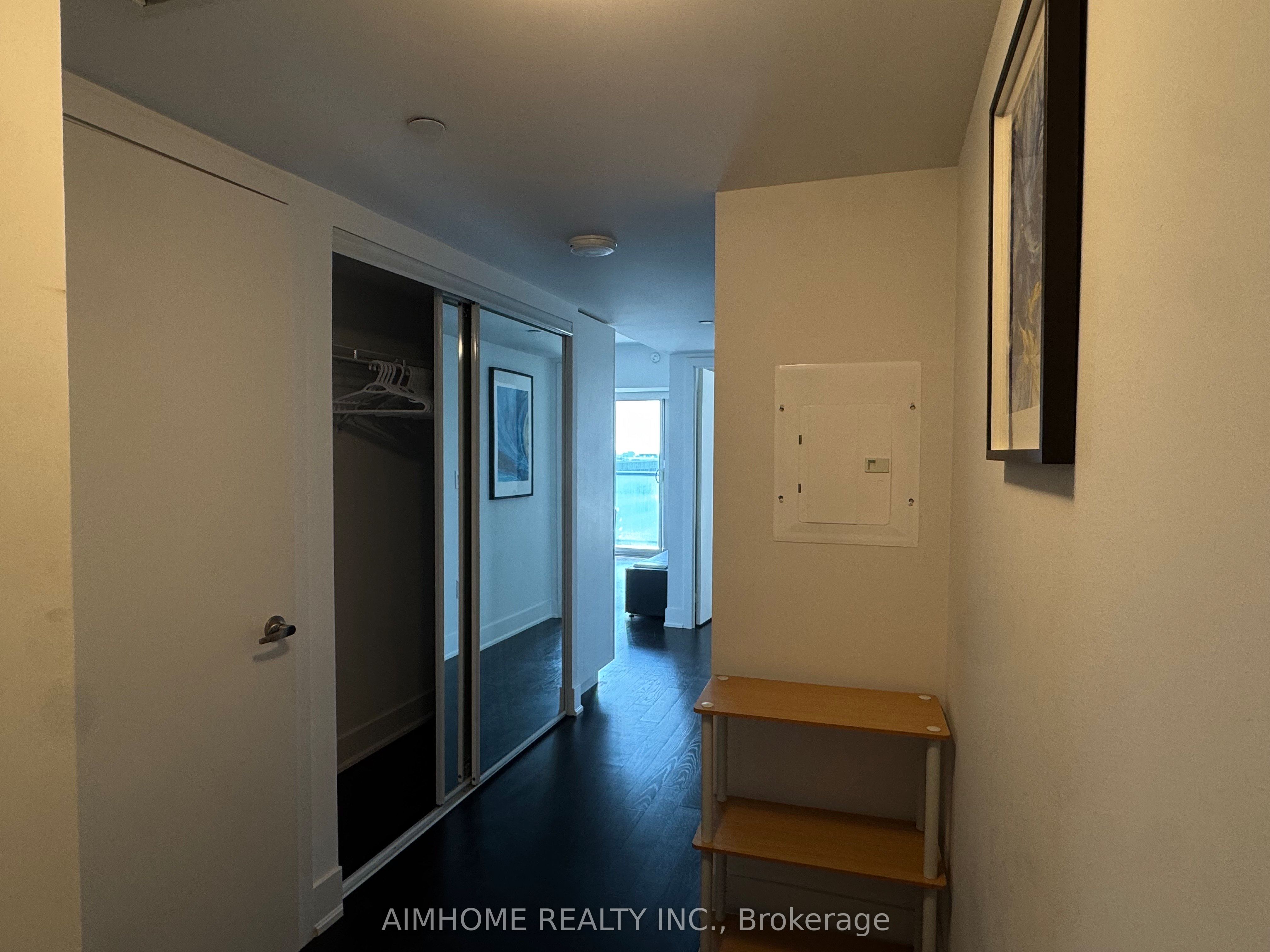 955 Bay Street 2107, Toronto, ON M5S 2A2 photo 3