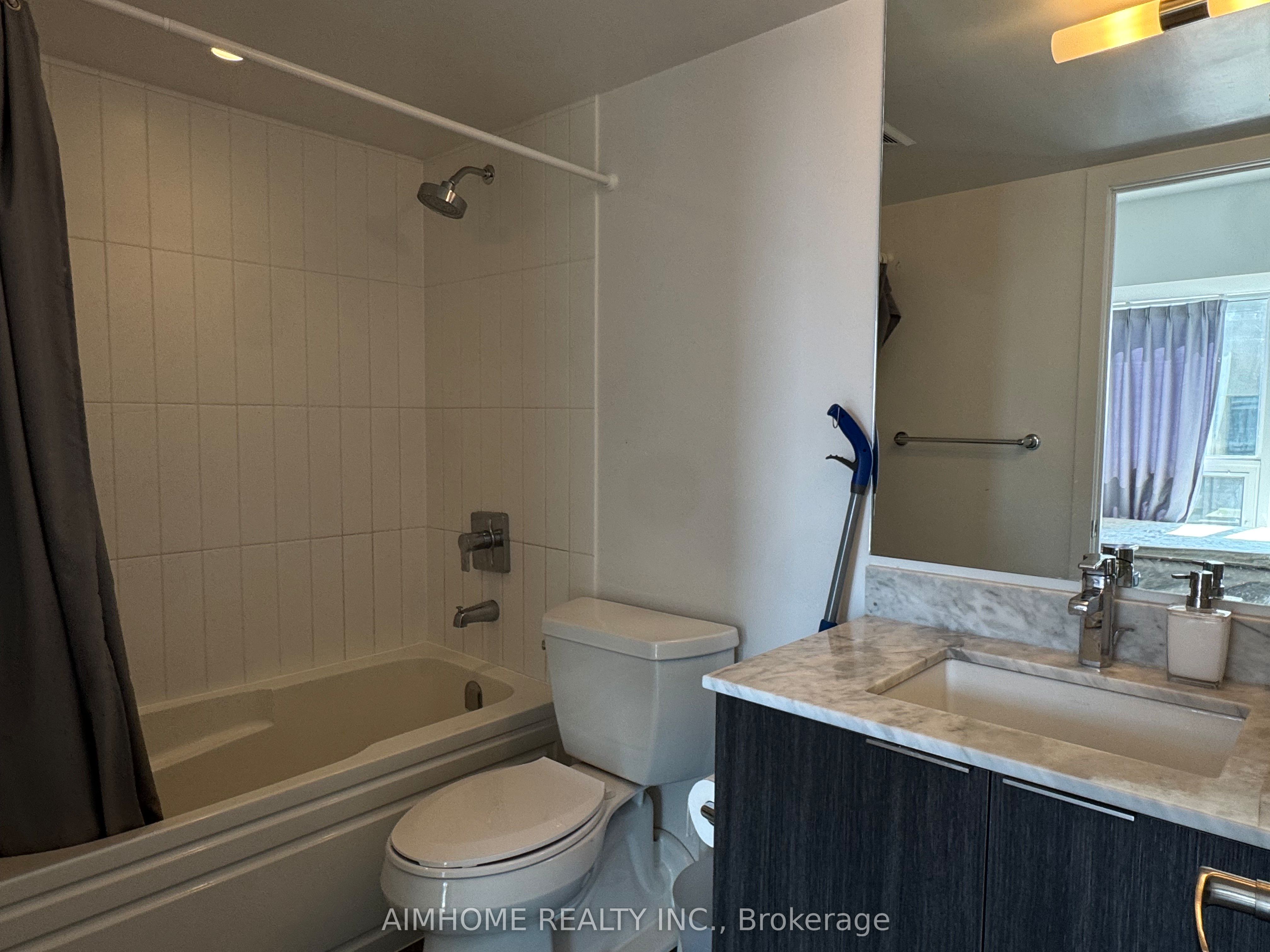 955 Bay Street 2107, Toronto, ON M5S 2A2 photo 5