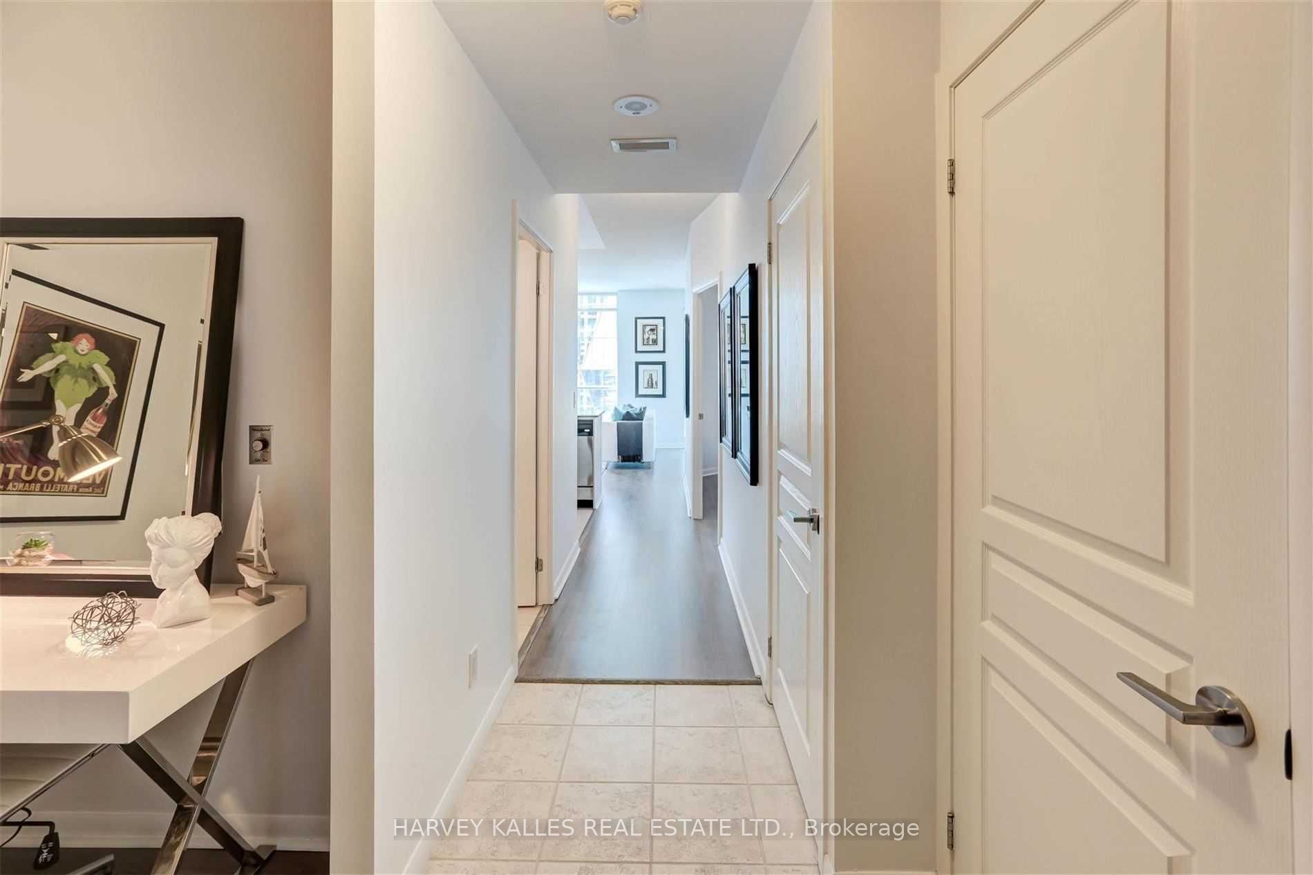 18 Yonge Street 3312, Toronto, ON M5E 1Z8 photo 3