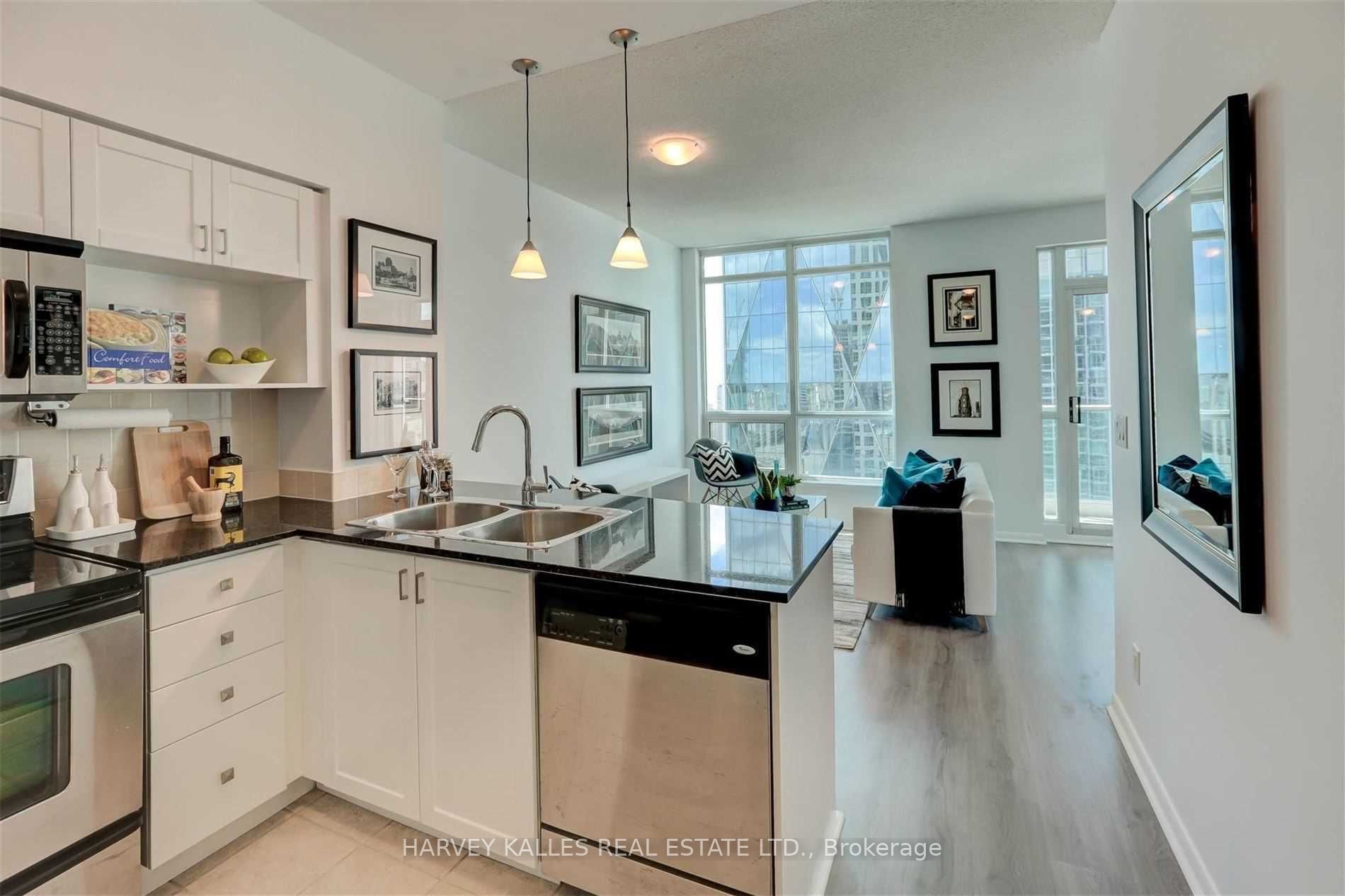 18 Yonge Street 3312, Toronto, ON M5E 1Z8 photo 4