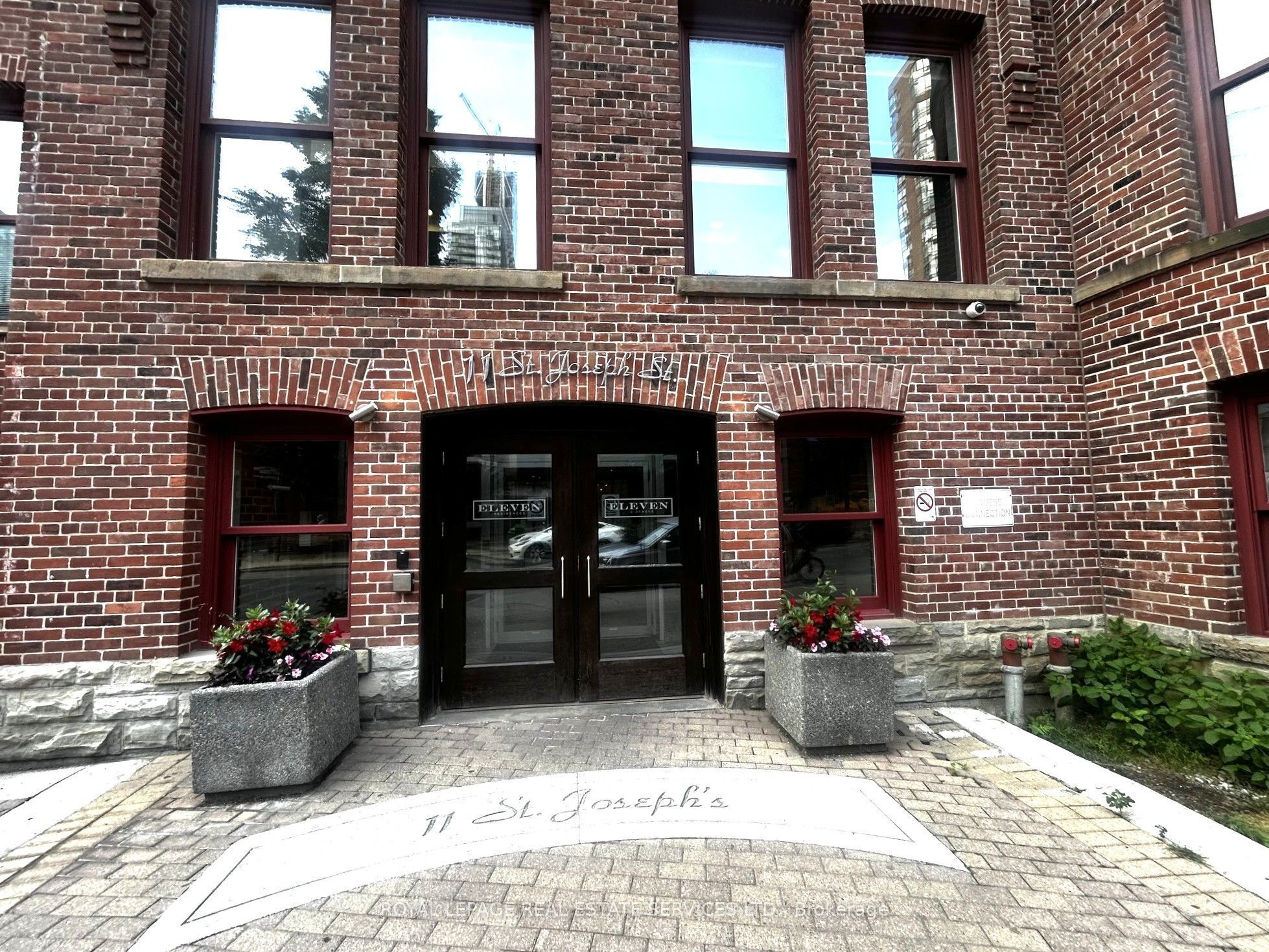 11 St. Joseph Street 1404, Toronto, ON M4Y 3G4 photo 2