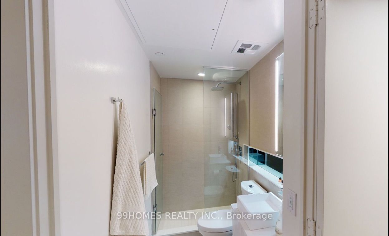 215 Queen Street W 703, Toronto, ON M5V 0P5 photo 3