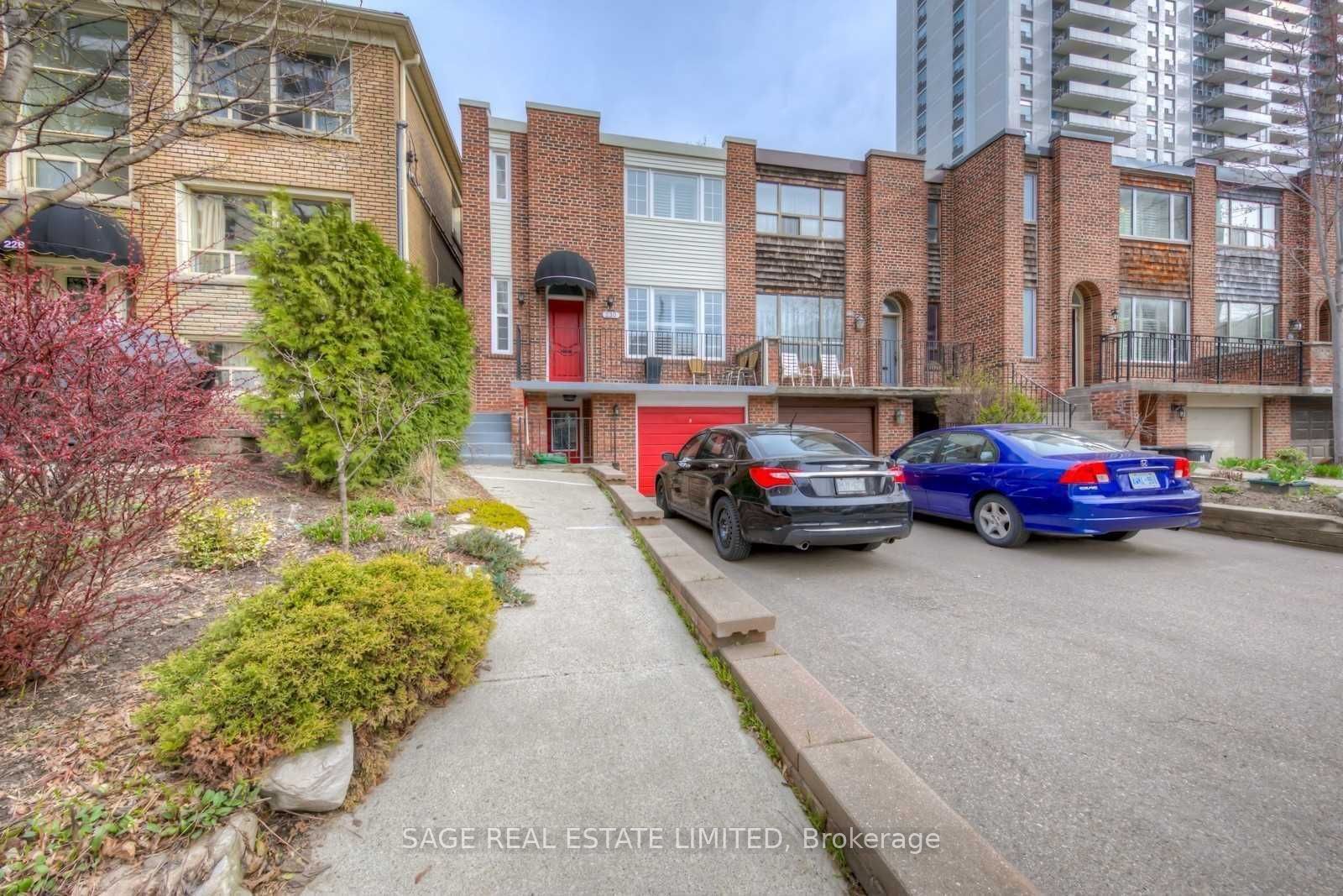 230 Balliol Street Main, Toronto, ON M4S 1C5