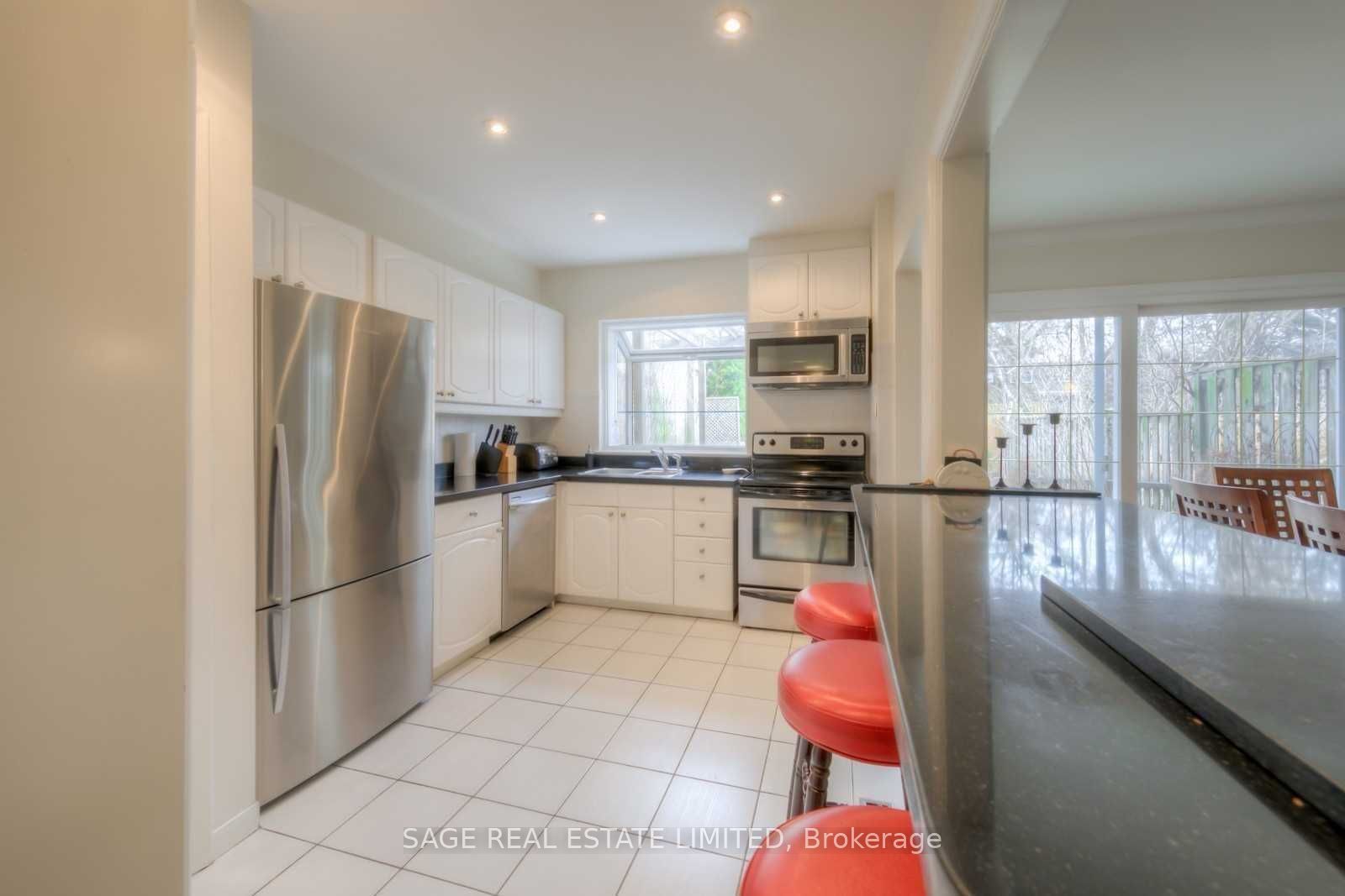 230 Balliol Street Main, Toronto, ON M4S 1C5 photo 5