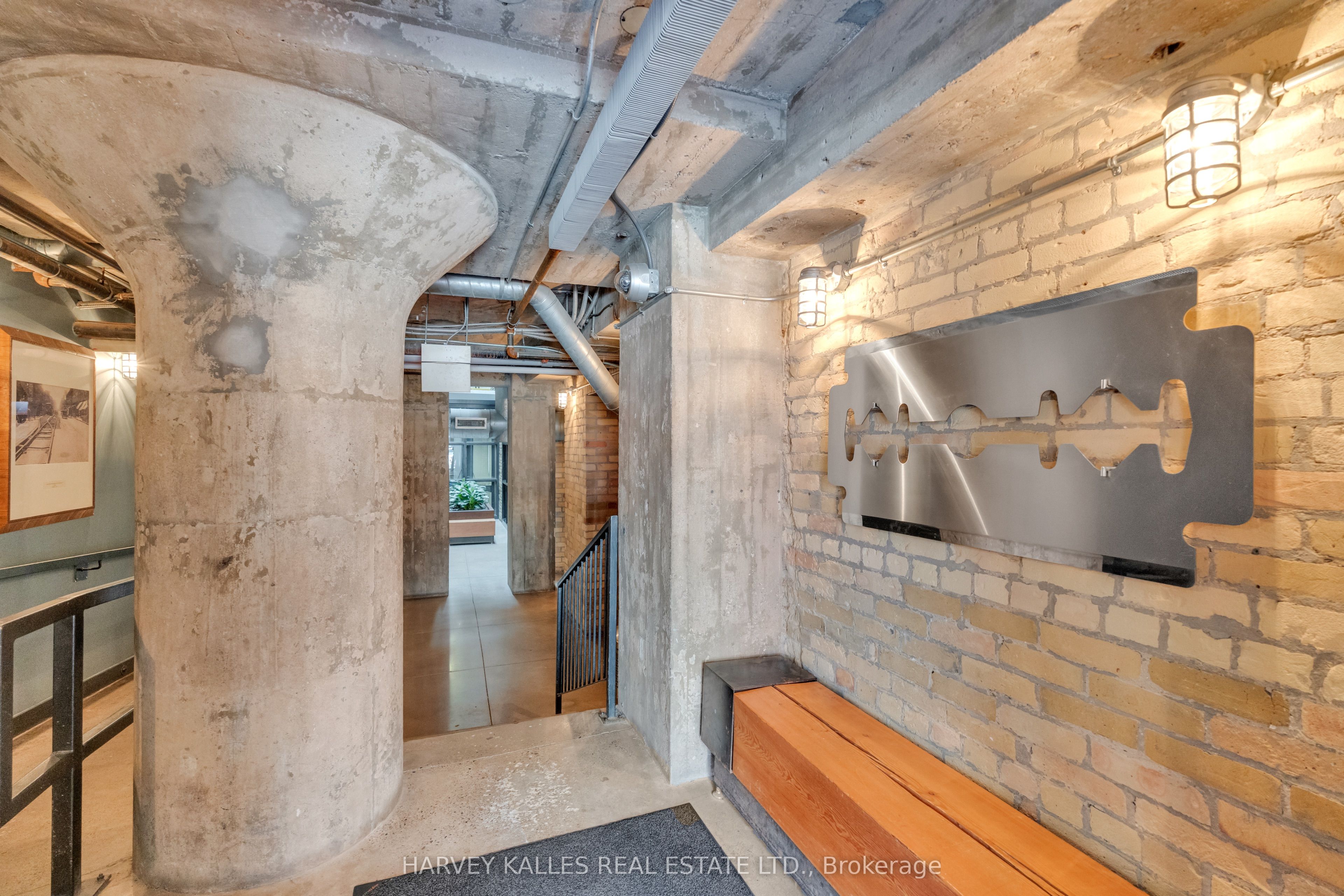 383 Adelaide Street E 301, Toronto, ON M5A 1N3 photo 3