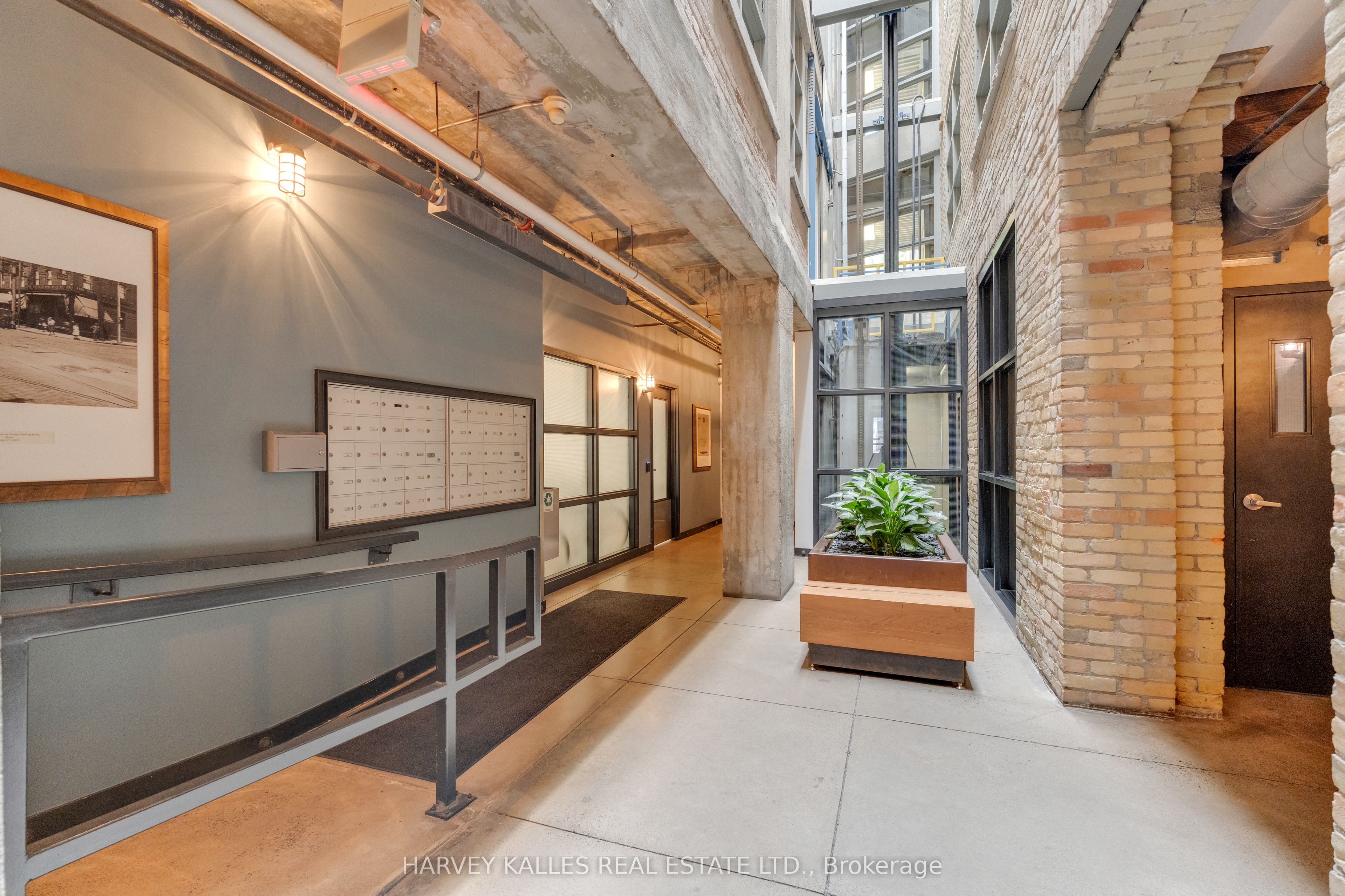 383 Adelaide Street E 301, Toronto, ON M5A 1N3 photo 5