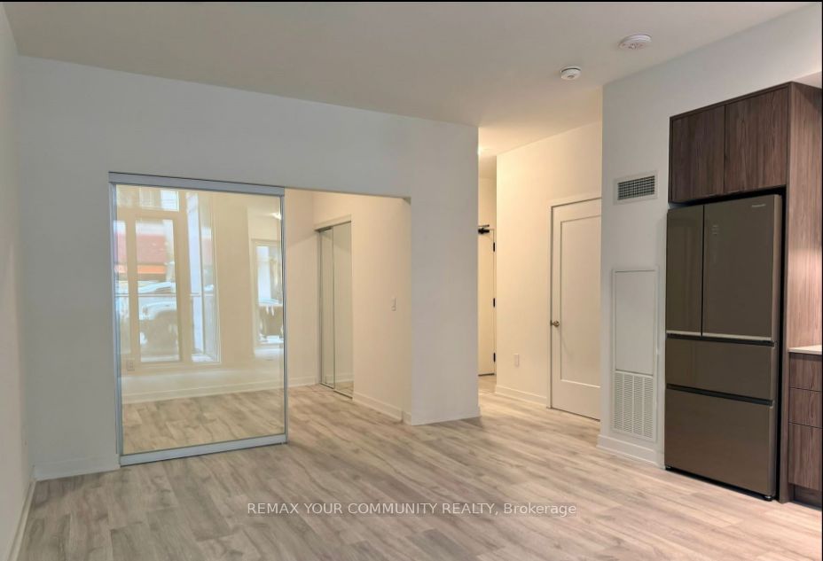 60 Princess Avenue 102 SE, Toronto, ON M5A 2C7 photo 5