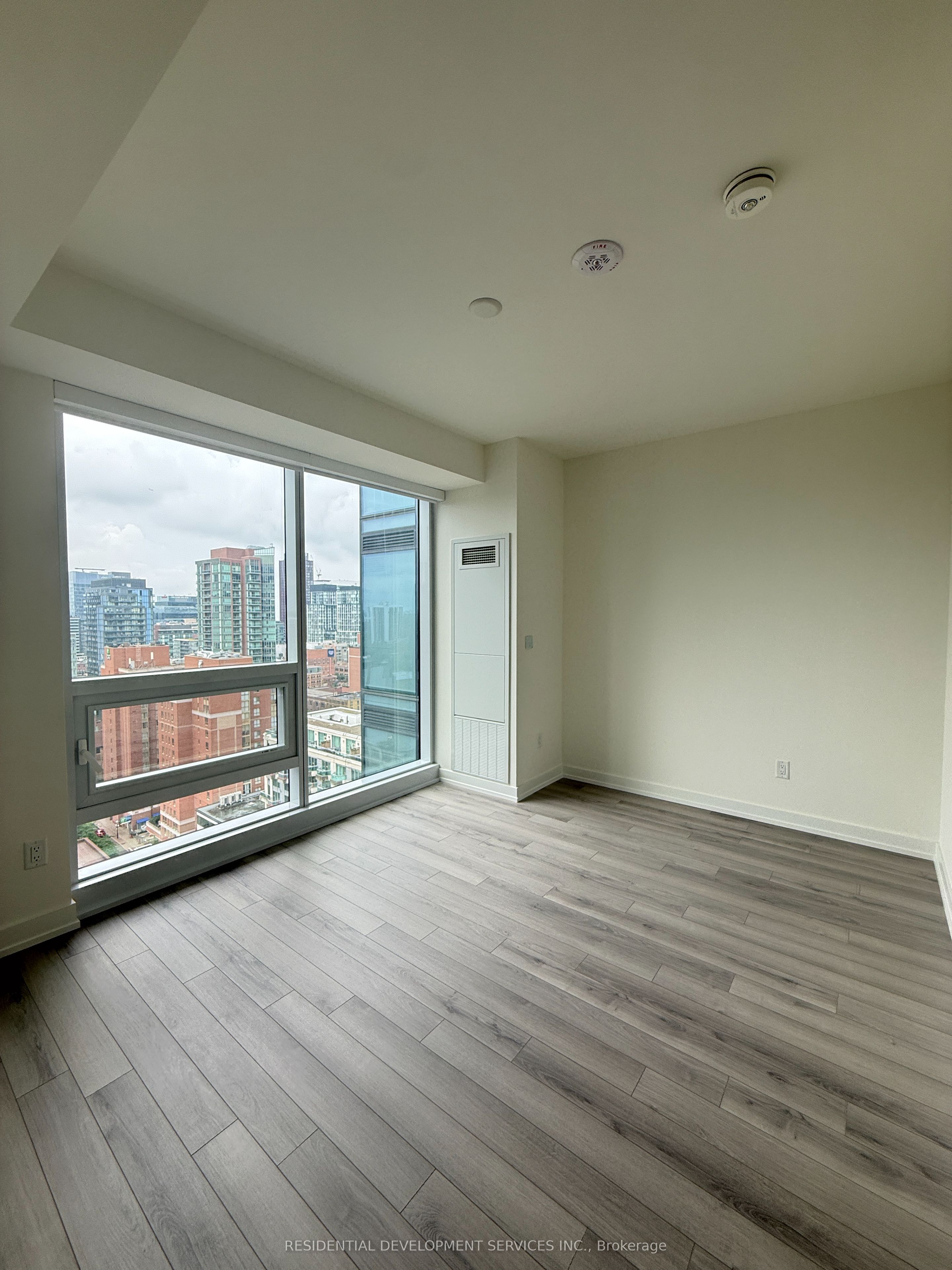 89 Chruch Street 2105, Toronto, ON M5C 0B7 photo 3