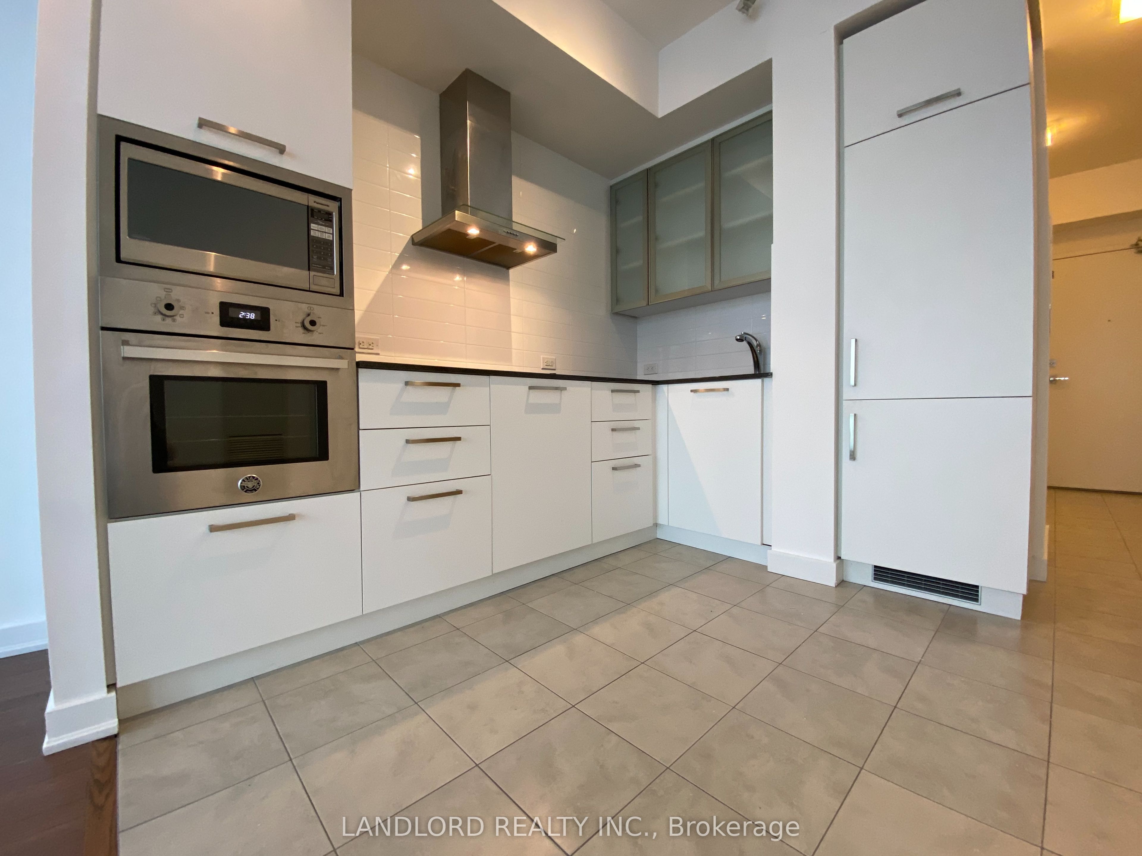 14 York Street 5209, Toronto, ON M5J 2Z2 photo 2