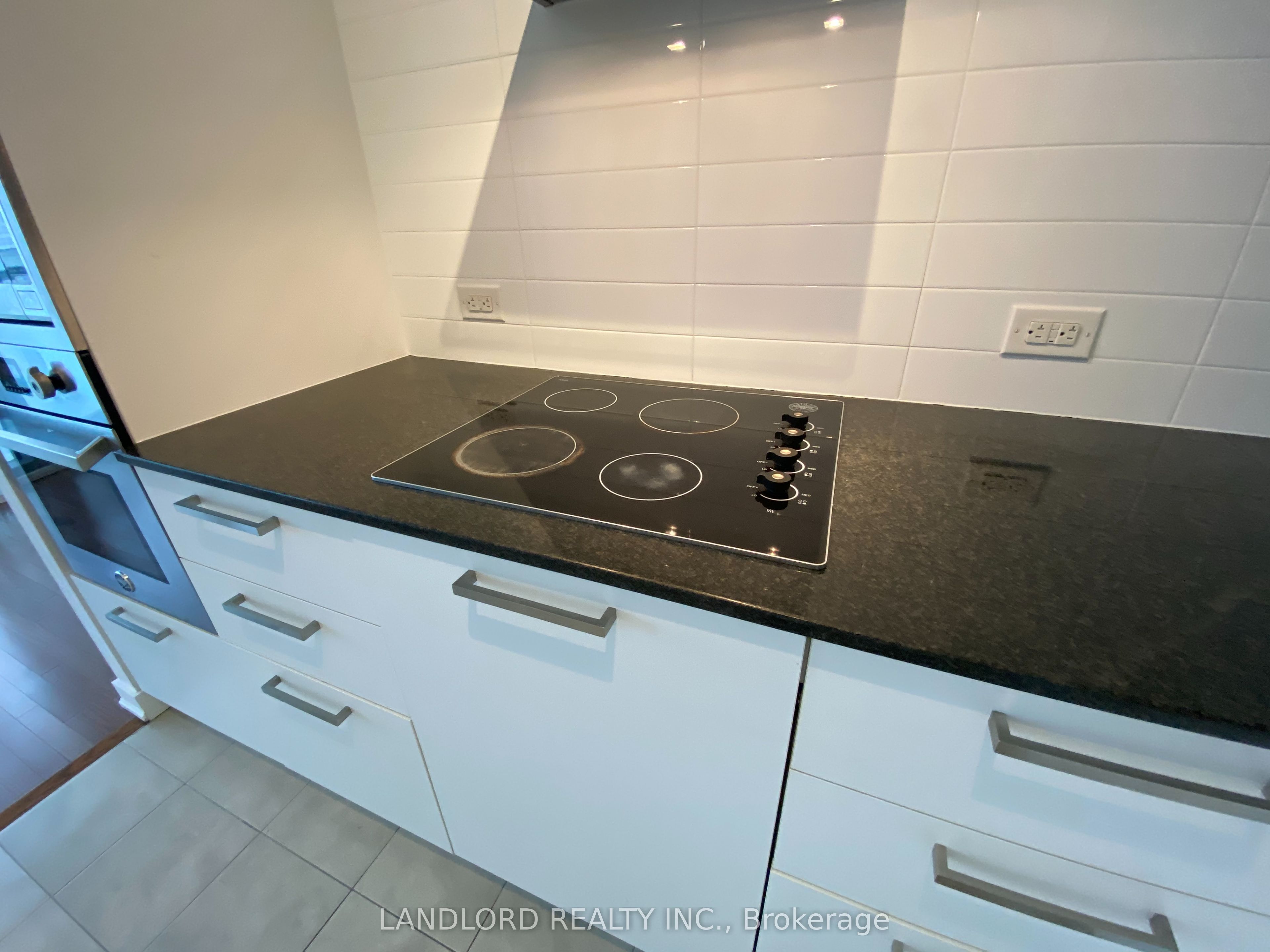 14 York Street 5209, Toronto, ON M5J 2Z2 photo 5