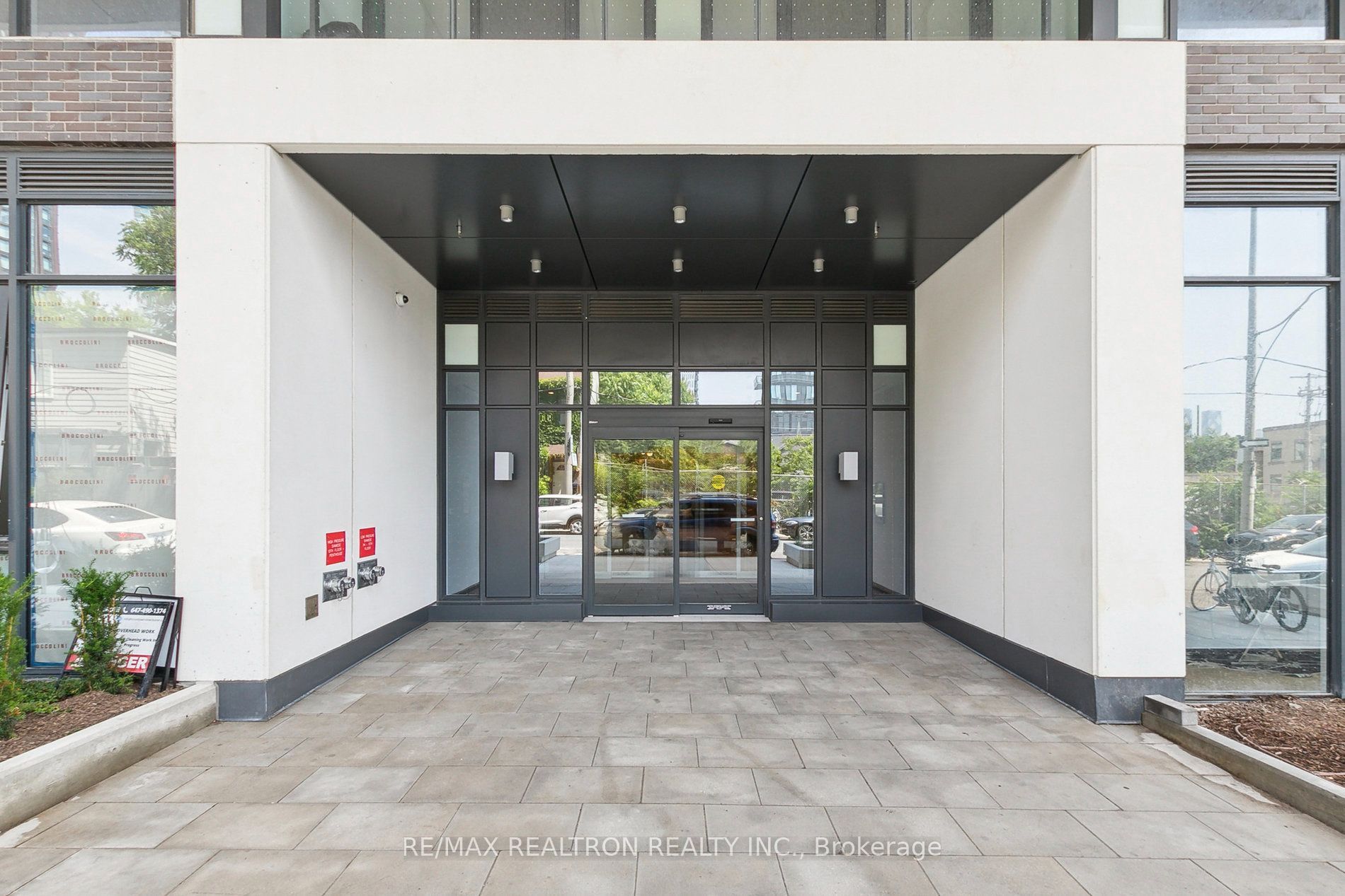 5 Defries Street 722, Toronto, ON M5A 0W7 photo 2