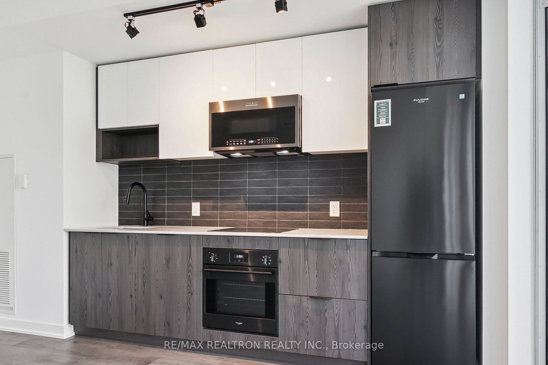 5 Defries Street 722, Toronto, ON M5A 0W7 photo 5
