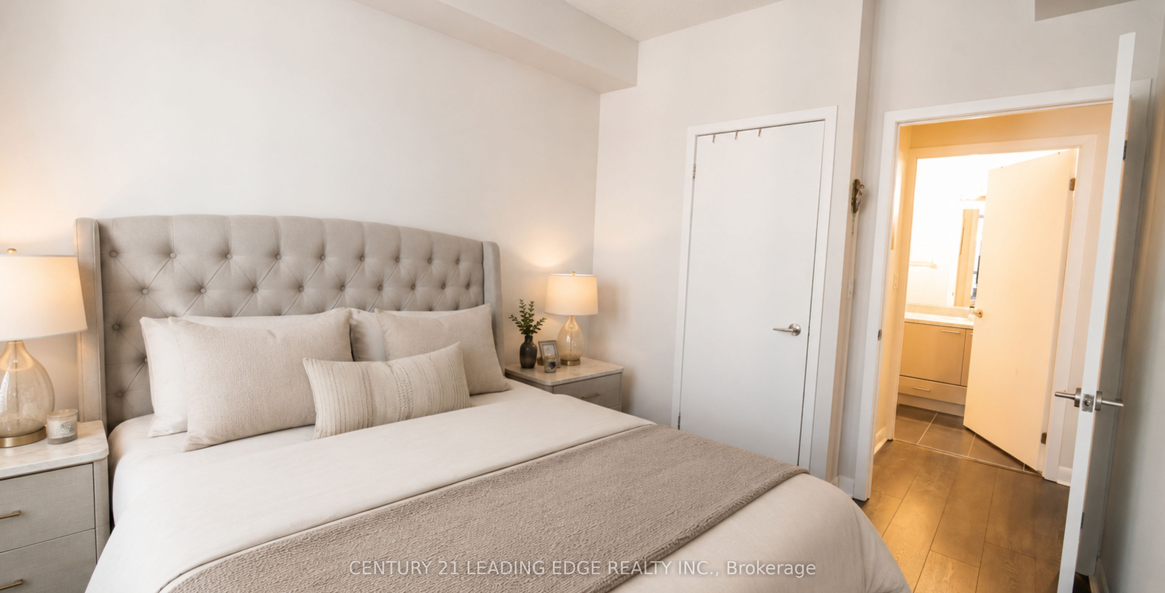 15 BRUYERES Mews 517, Toronto, ON M5V 0A7 photo 3