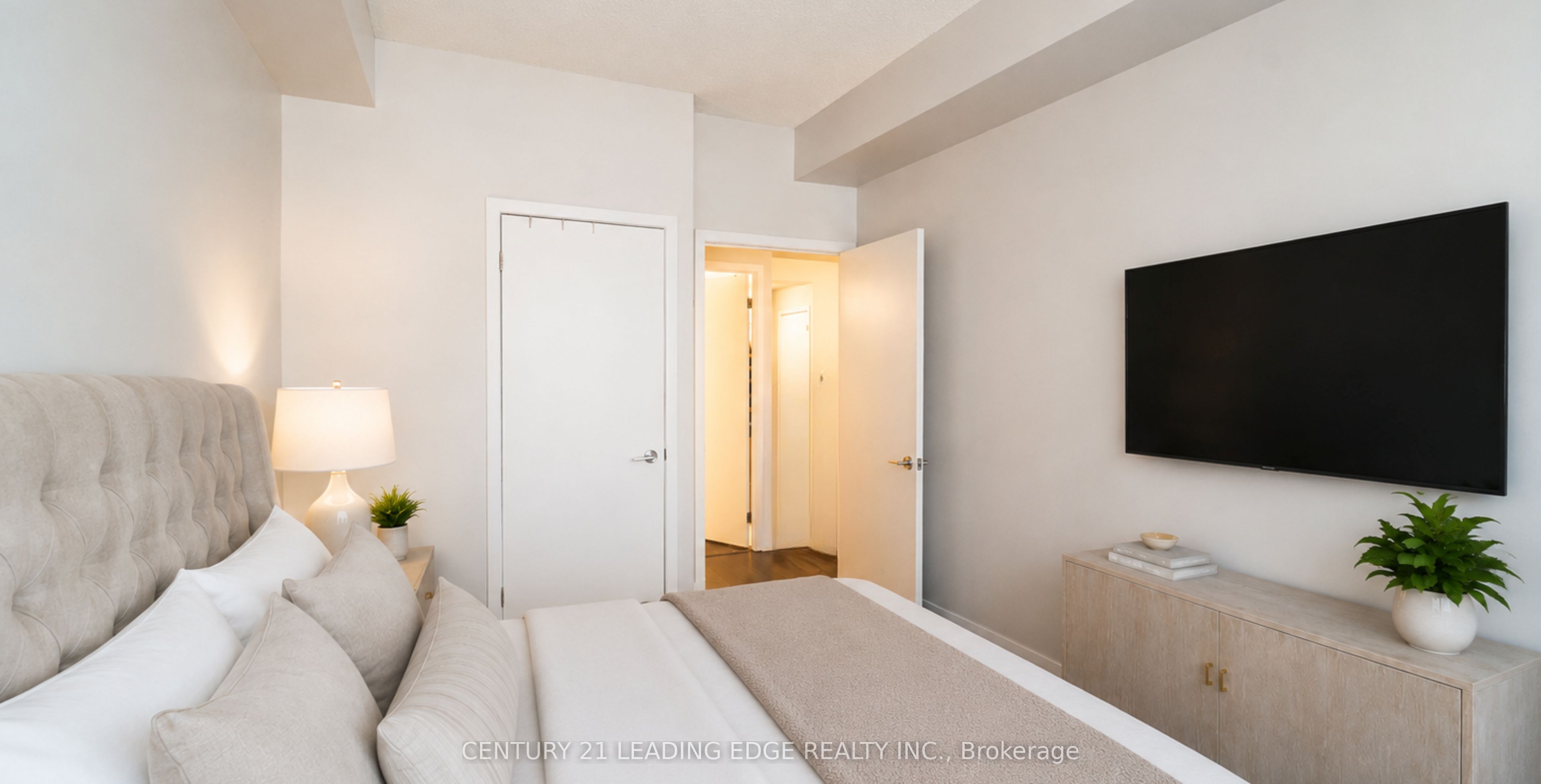 15 BRUYERES Mews 517, Toronto, ON M5V 0A7 photo 5