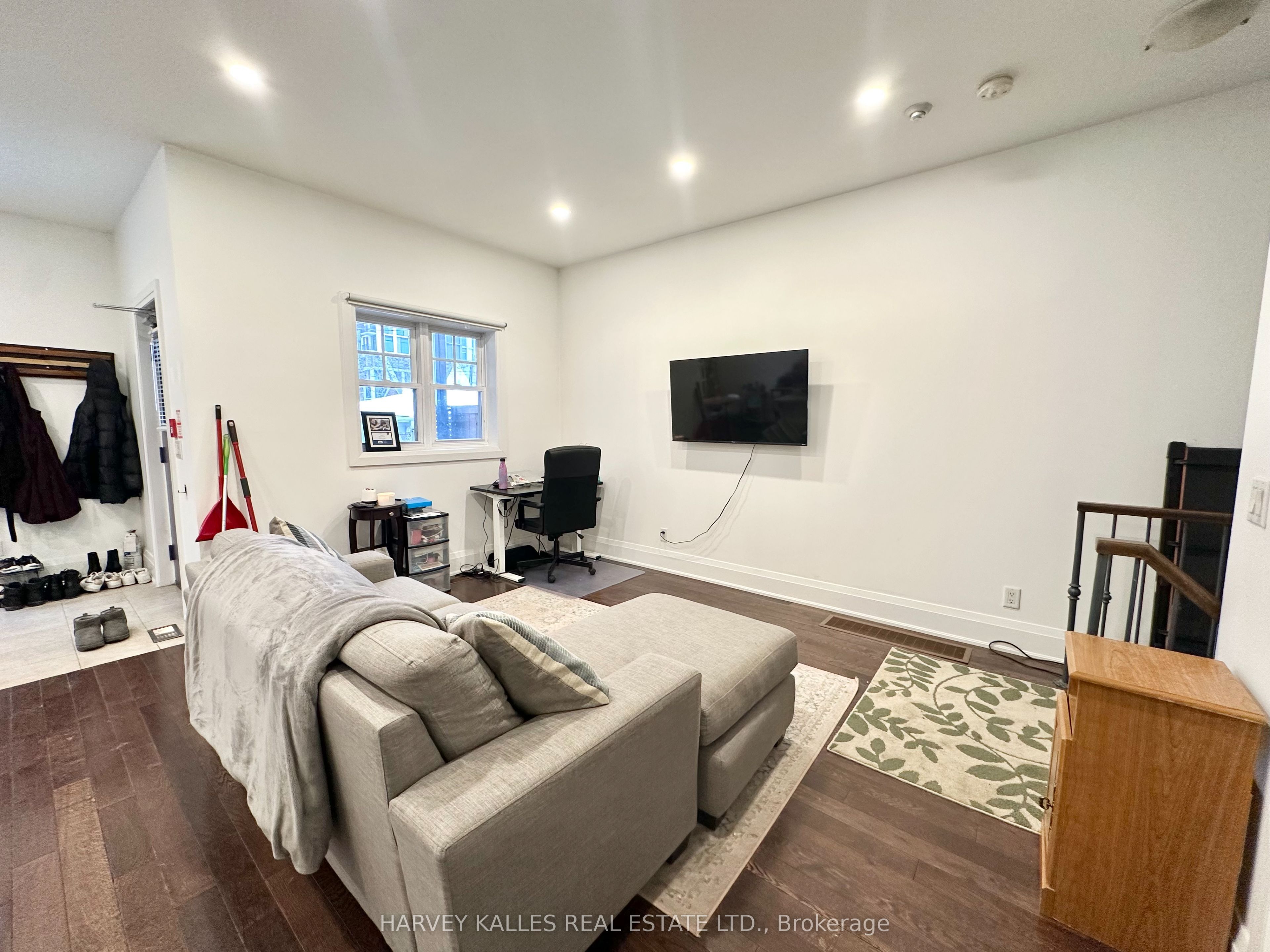 543 Palmerston Boulevard 3, Toronto, ON M6G 2P4 photo 5