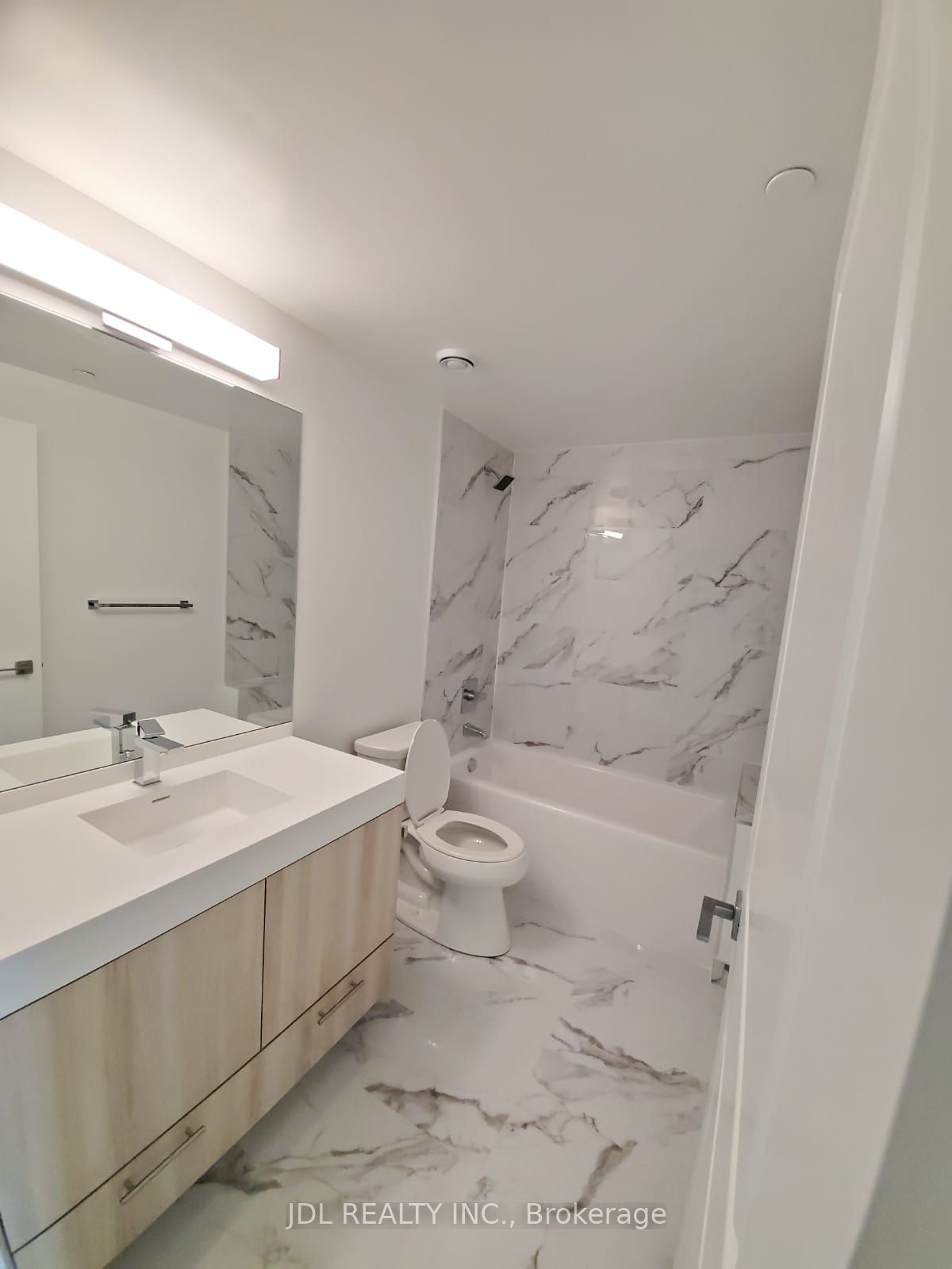 251 JARVIS Street 1232, Toronto, ON M5B 0C3 photo 3