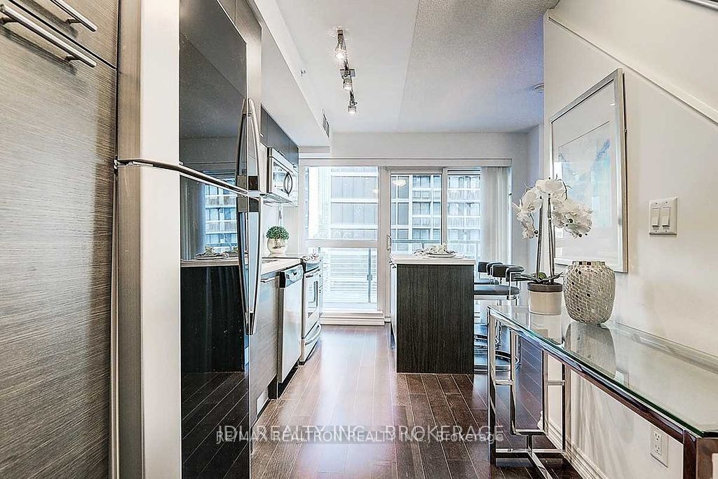 386 Yonge Street 1112, Toronto, ON M5B 0A5 photo 5