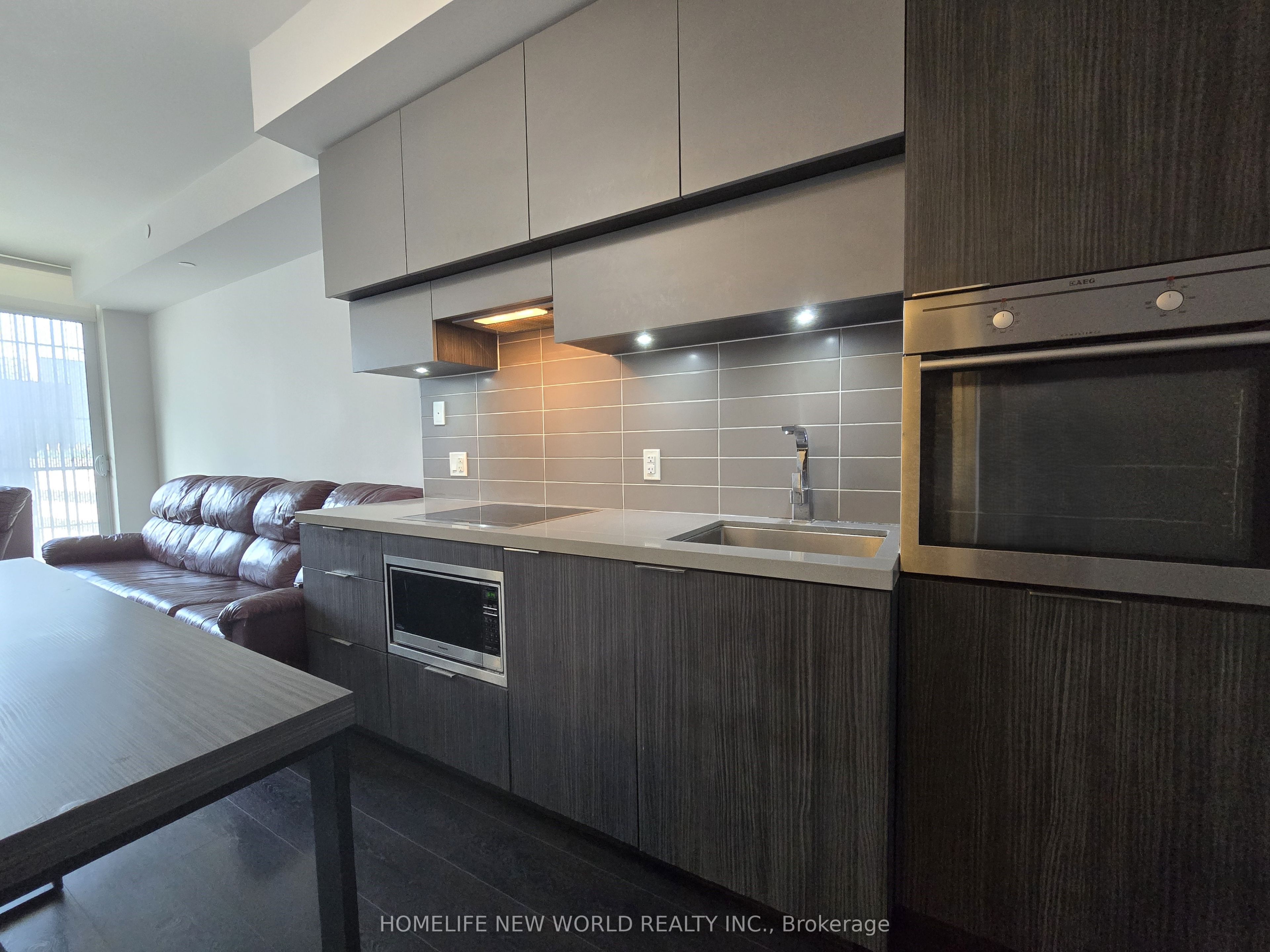 8 Eglinton Avenue E 506, Toronto, ON M4P 1A6 photo 2
