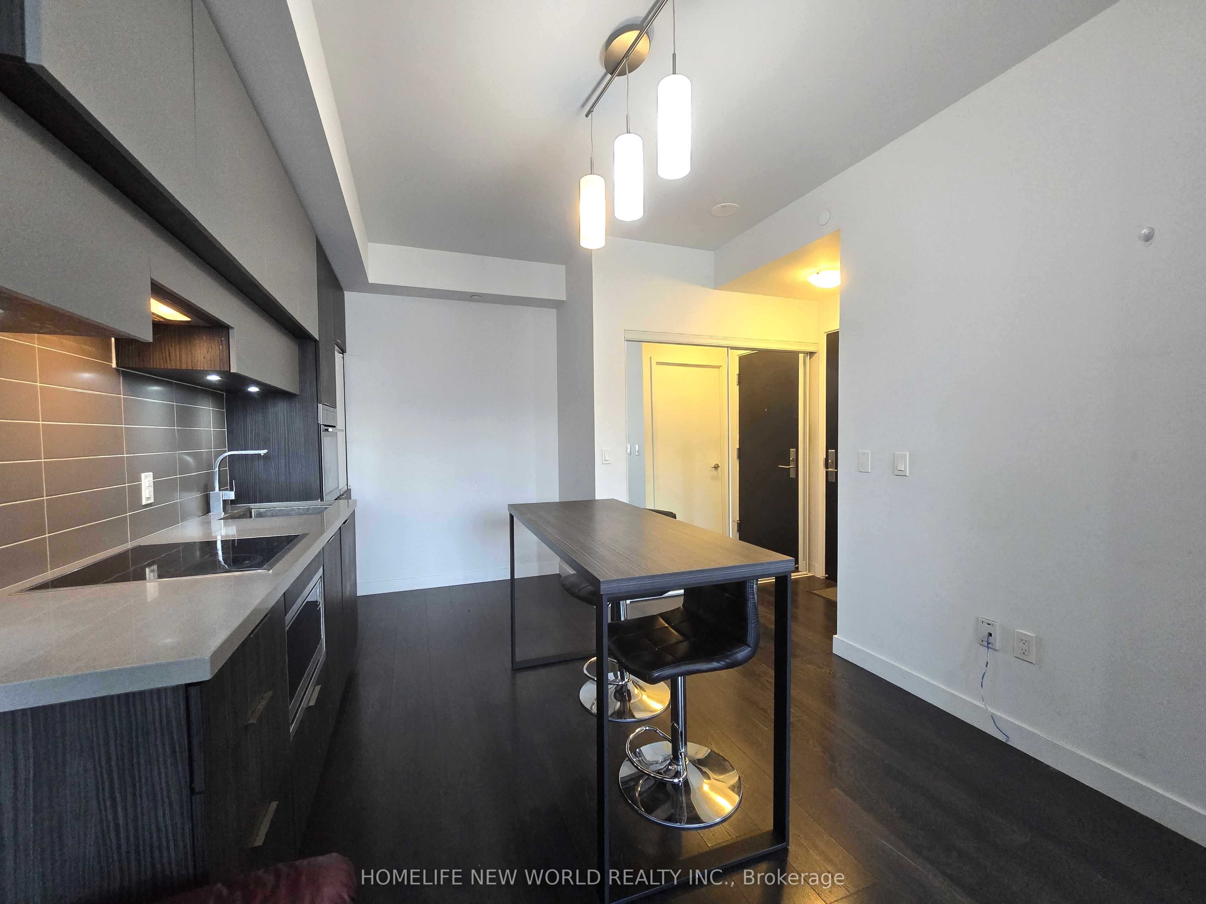 8 Eglinton Avenue E 506, Toronto, ON M4P 1A6 photo 3