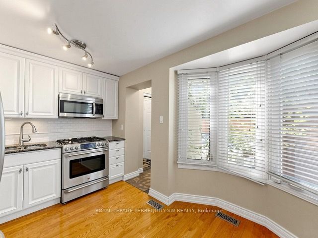 601 Roehampton Avenue, Toronto, ON M4P 1S7 photo 3