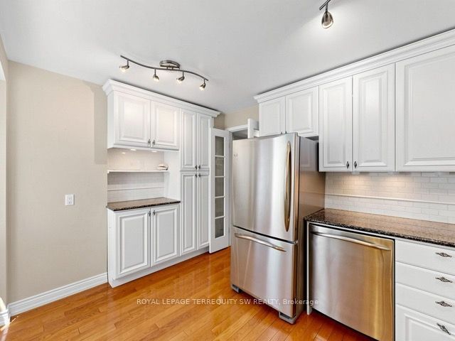 601 Roehampton Avenue, Toronto, ON M4P 1S7 photo 4