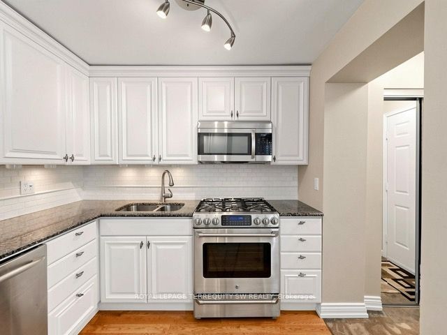 601 Roehampton Avenue, Toronto, ON M4P 1S7 photo 5