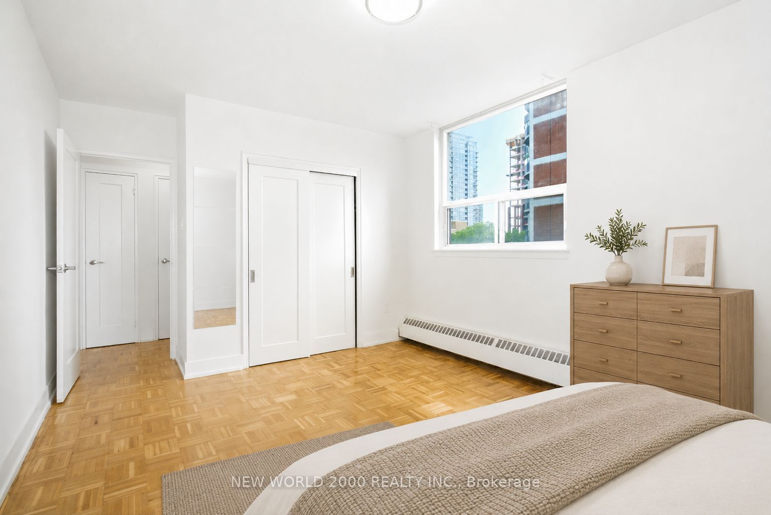 33 Erskine Avenue 611, Toronto, ON M4P 1Y6 photo 4