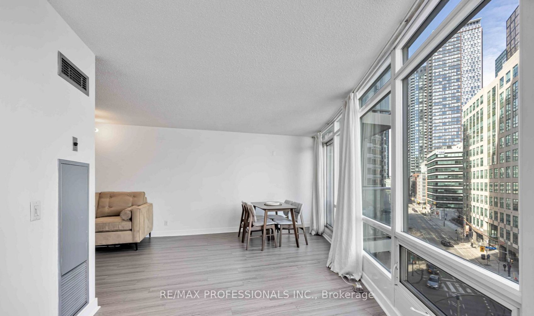 361 Front Street W 802, Toronto, ON M5V 3R5 photo 5