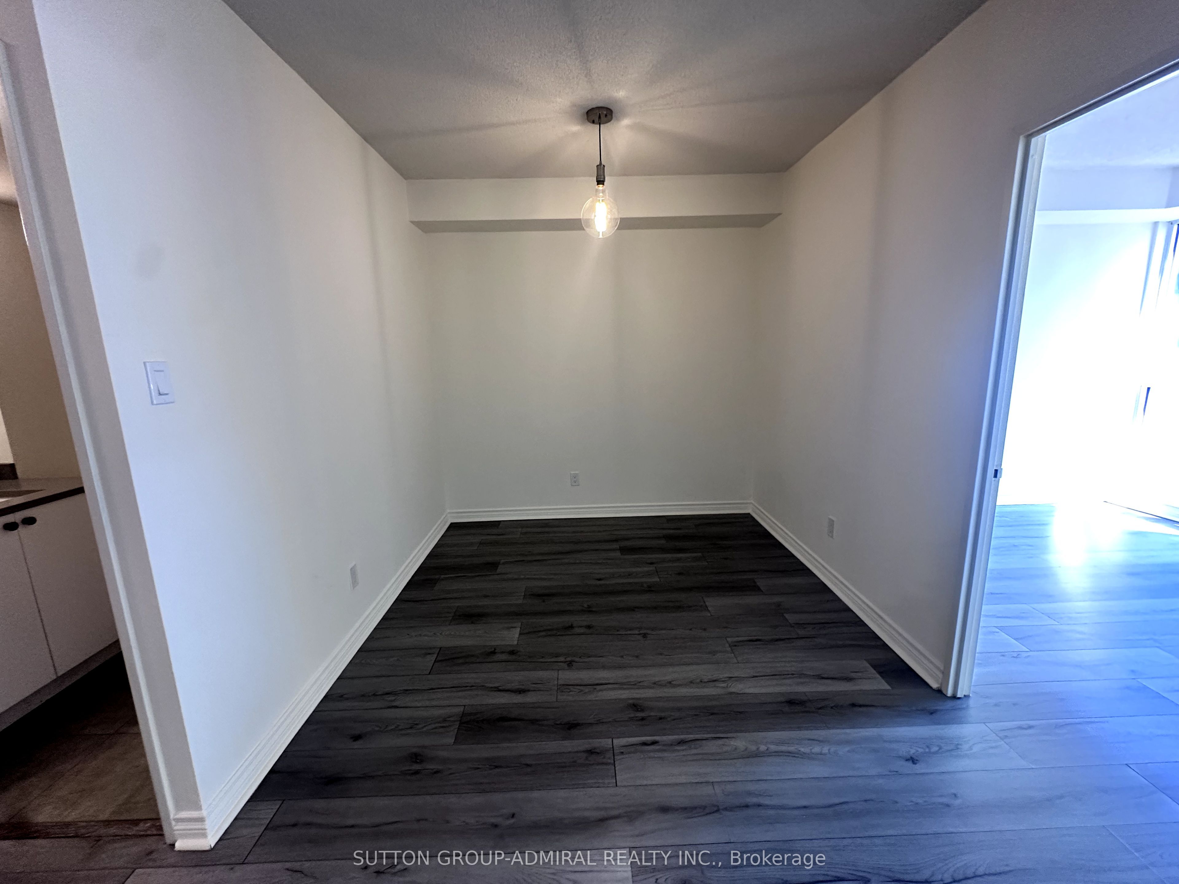736 Bay Street 2103, Toronto, ON M5G 2M4 photo 4
