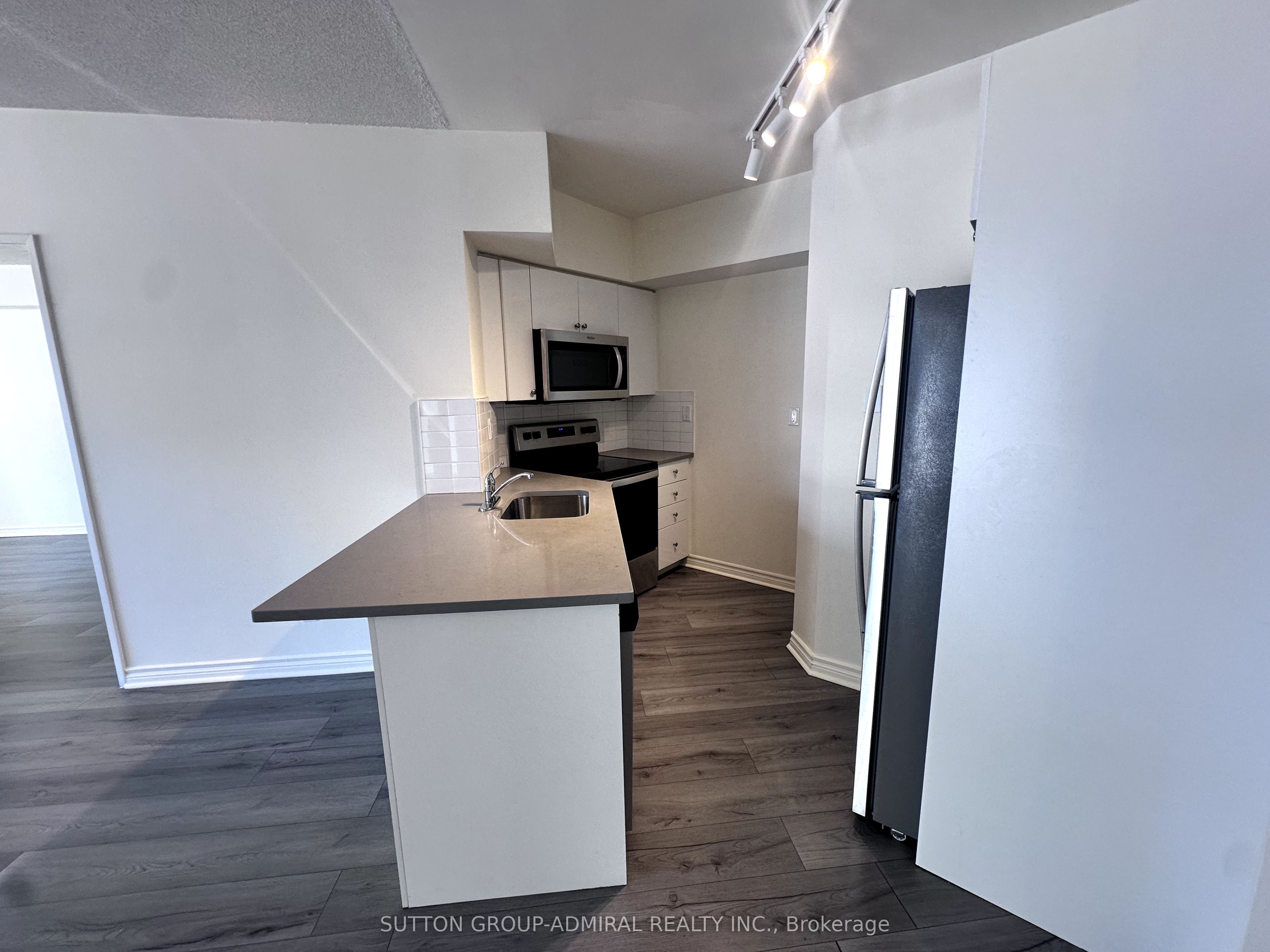 736 Bay Street 2103, Toronto, ON M5G 2M4 photo 5
