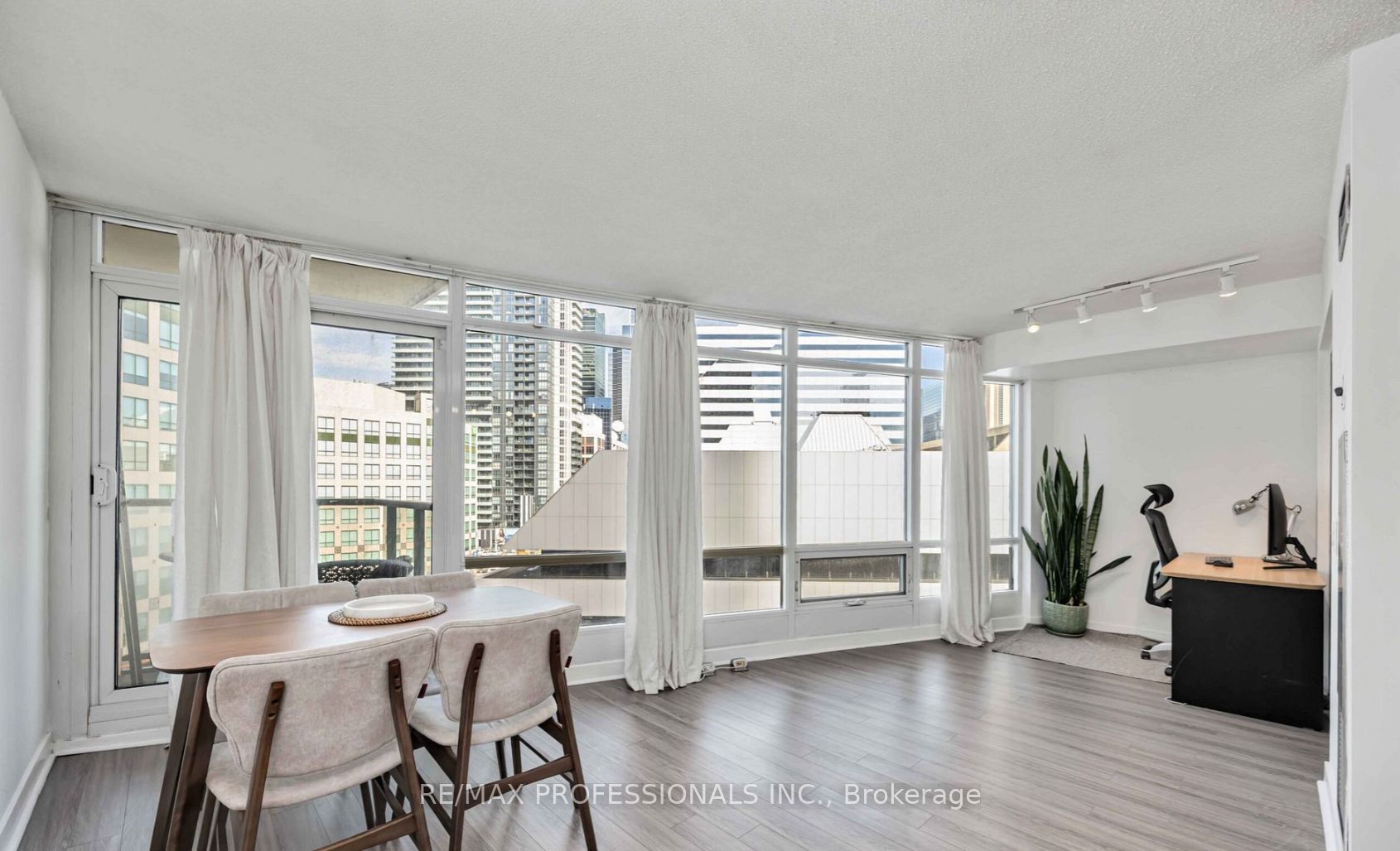 361 Front Street W 802, Toronto, ON M5V 3R5