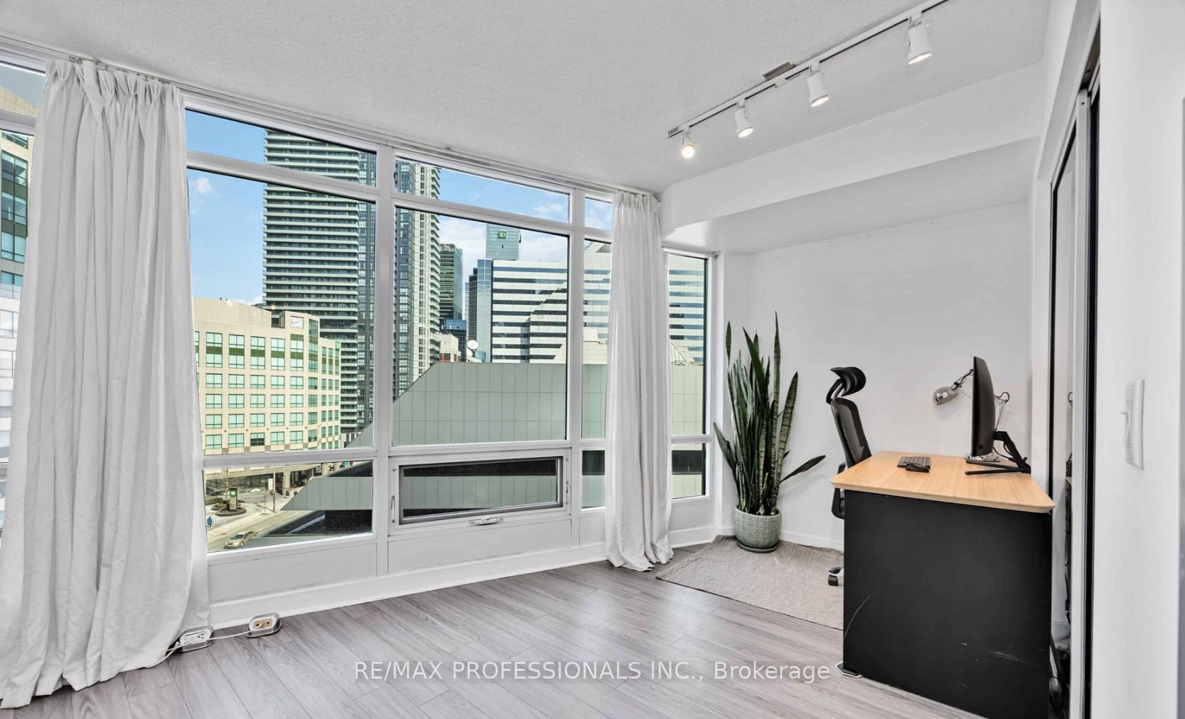 361 Front Street W 802, Toronto, ON M5V 3R5 photo 4