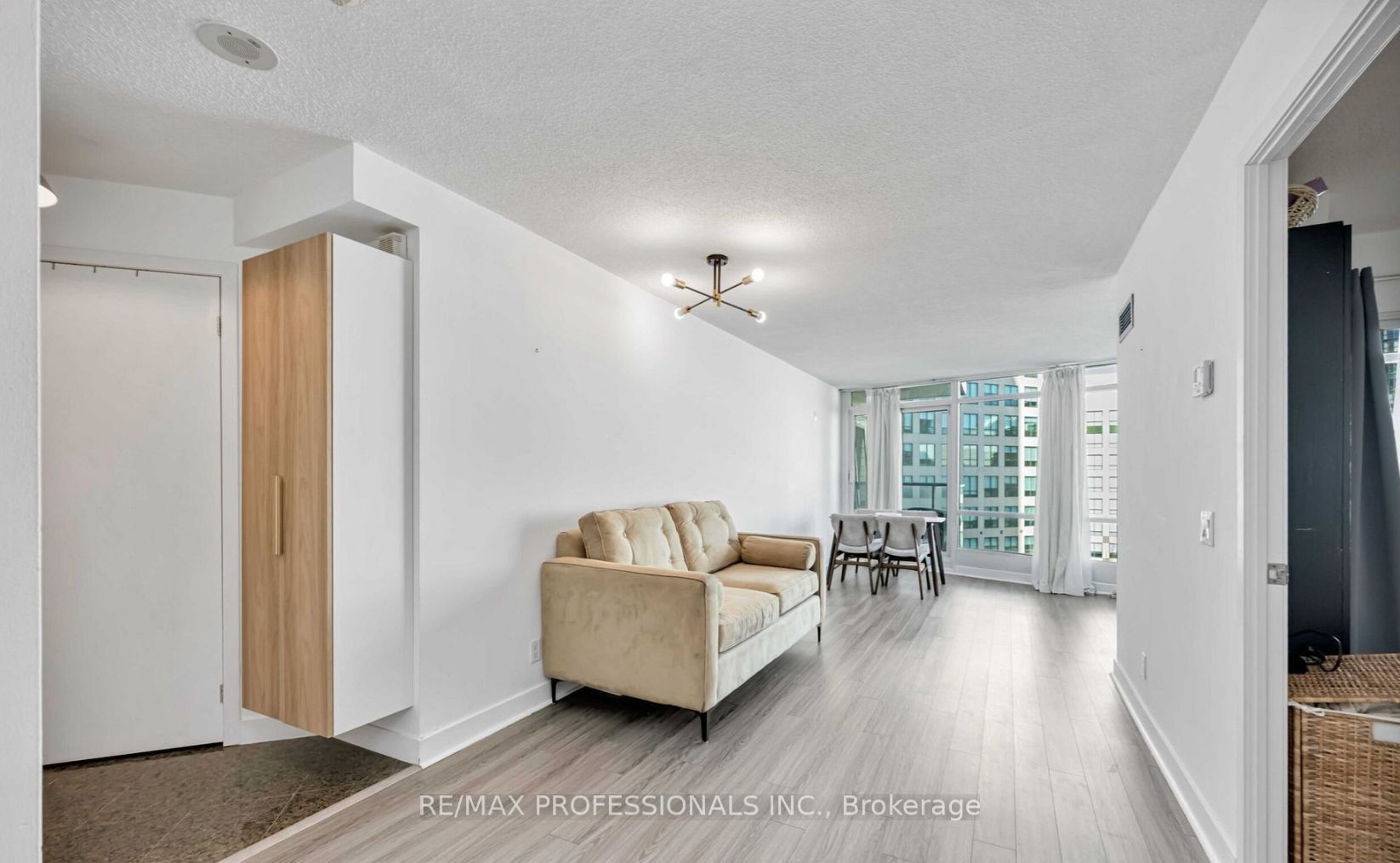 361 Front Street W 802, Toronto, ON M5V 3R5 photo 5